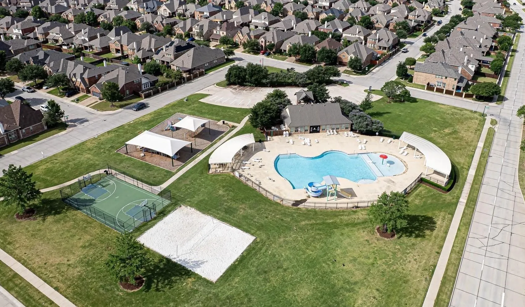 Community Amenities only 2.5 blocks away