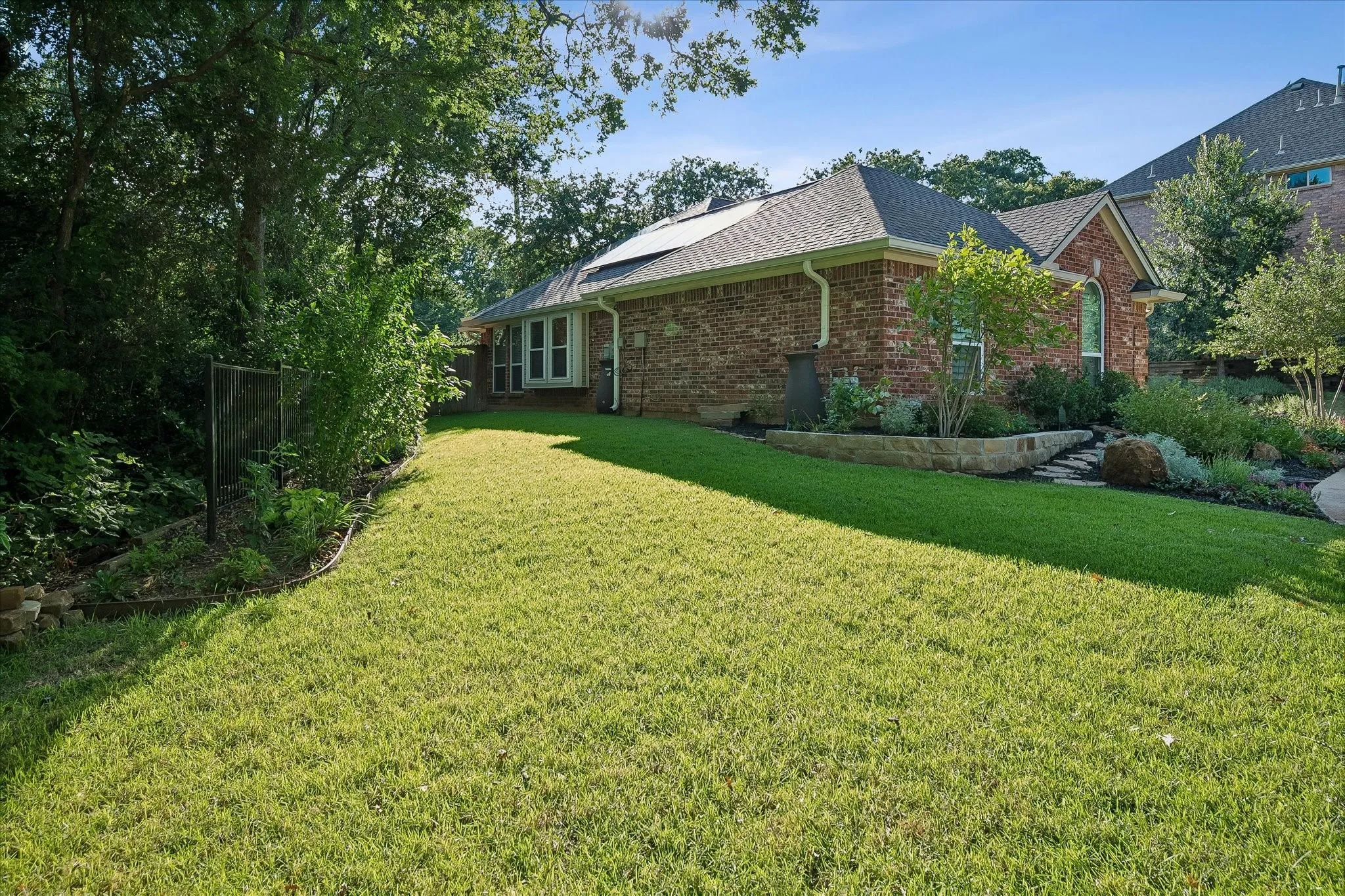 Single Family Residence For Sale in Tarrant County , 2701 Hidden Lake Drive, Grapevine, Texas 76051, 4 Bedroom, 3 Bathroom, 2 Garage spaces, 2,228 Sqft, built in 1996, mls#21305636, Real Estate Agent in Grapevine, Homes For Sale in Tarrant county, Homes For Sale in Grapevine, Realtor in Grapevine Texas, Real Estate Brokerage Independent Realty Texas, Luminita Cordes Realtor