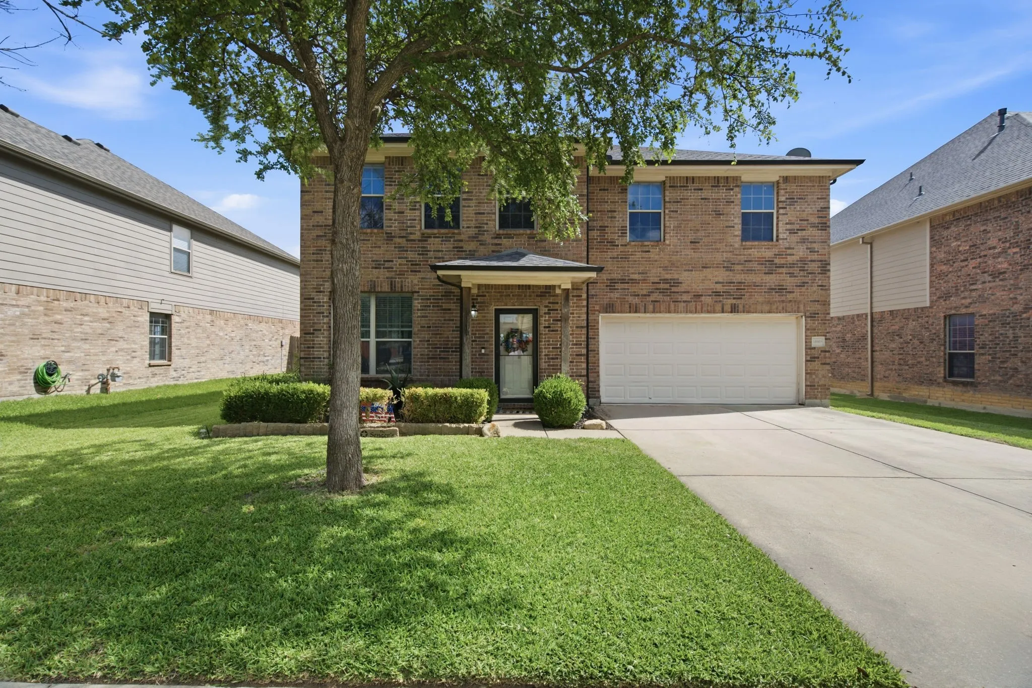 Single Family Residence For Sale in Tarrant County , 10805 Ambling Trail, Fort Worth, Texas 76108, 4 Bedroom, 3 Bathroom, 2 Garage spaces, 2,664 Sqft, built in 2005, mls#21304006, Real Estate Agent in Fort Worth, Homes For Sale in Tarrant county, Homes For Sale in Fort Worth, Realtor in Fort Worth Texas, Real Estate Brokerage Independent Realty Texas, Luminita Cordes Realtor
