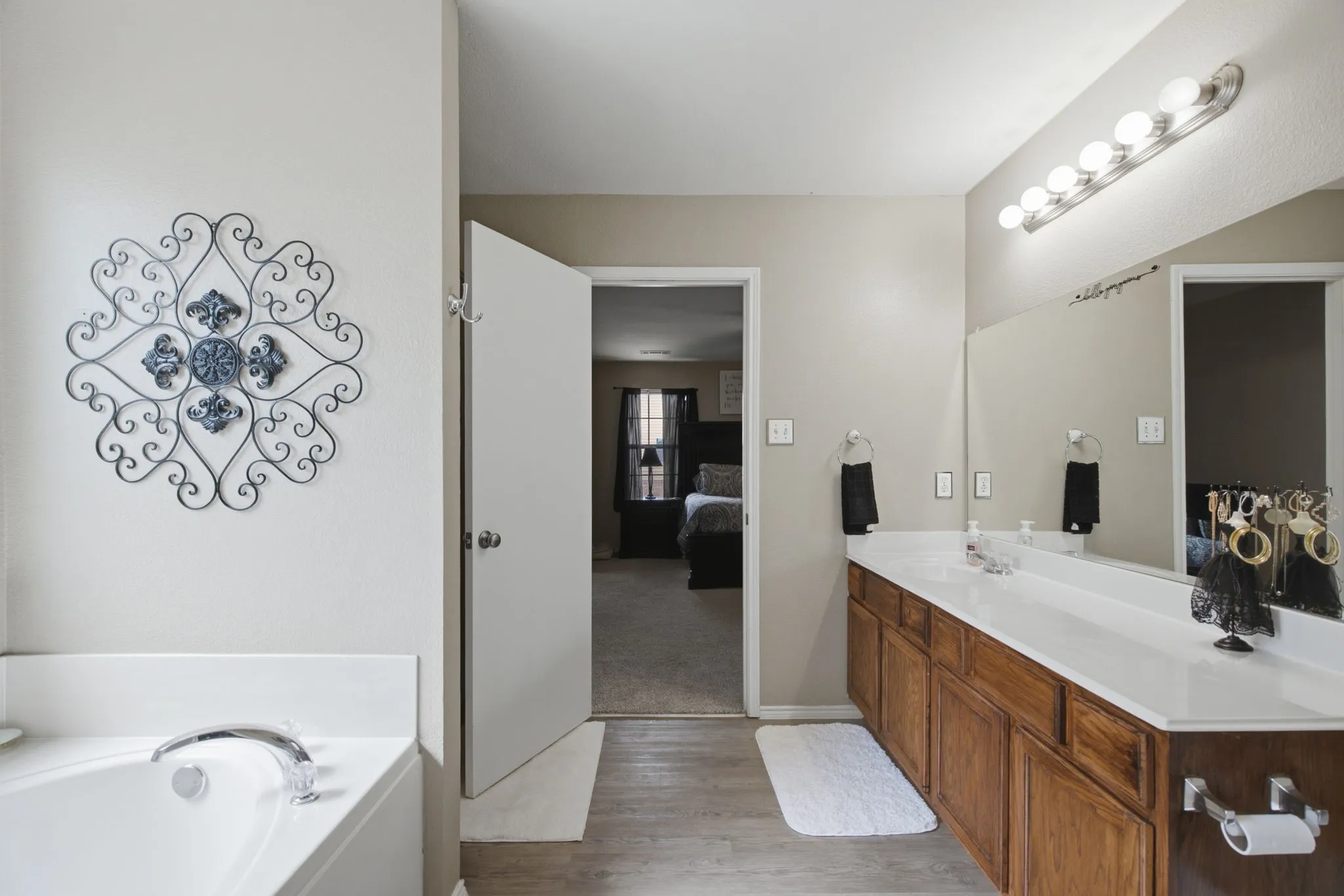 Single Family Residence For Sale in Tarrant County , 10805 Ambling Trail, Fort Worth, Texas 76108, 4 Bedroom, 3 Bathroom, 2 Garage spaces, 2,664 Sqft, built in 2005, mls#21304006, Real Estate Agent in Fort Worth, Homes For Sale in Tarrant county, Homes For Sale in Fort Worth, Realtor in Fort Worth Texas, Real Estate Brokerage Independent Realty Texas, Luminita Cordes Realtor