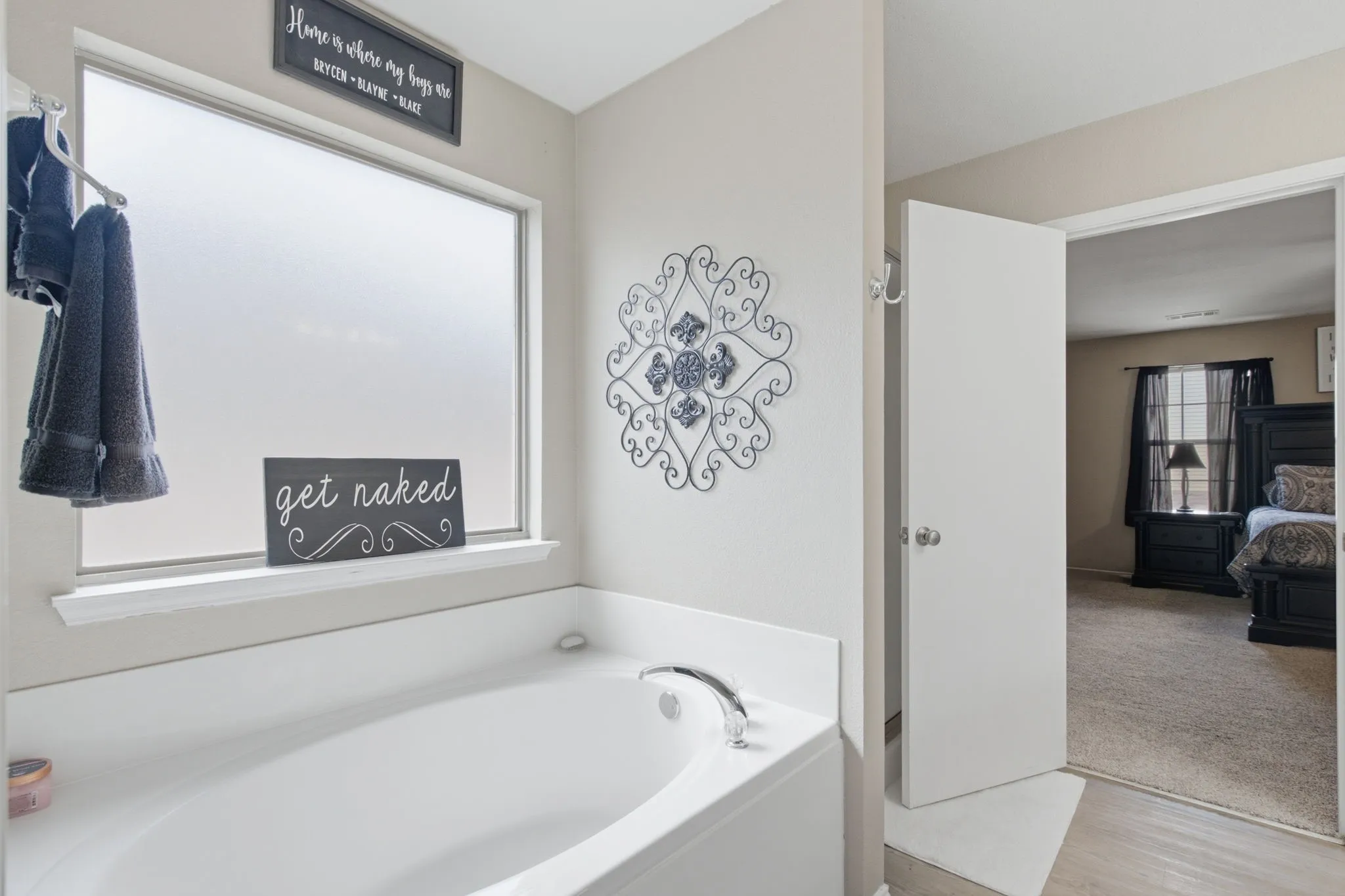 Single Family Residence For Sale in Tarrant County , 10805 Ambling Trail, Fort Worth, Texas 76108, 4 Bedroom, 3 Bathroom, 2 Garage spaces, 2,664 Sqft, built in 2005, mls#21304006, Real Estate Agent in Fort Worth, Homes For Sale in Tarrant county, Homes For Sale in Fort Worth, Realtor in Fort Worth Texas, Real Estate Brokerage Independent Realty Texas, Luminita Cordes Realtor