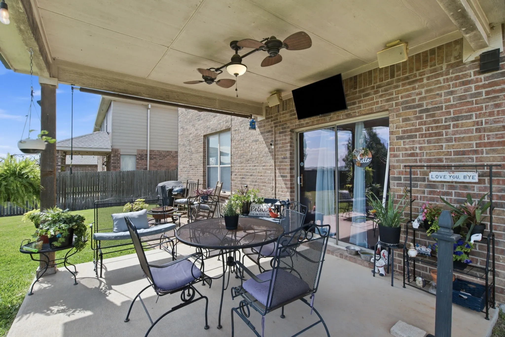 Single Family Residence For Sale in Tarrant County , 10805 Ambling Trail, Fort Worth, Texas 76108, 4 Bedroom, 3 Bathroom, 2 Garage spaces, 2,664 Sqft, built in 2005, mls#21304006, Real Estate Agent in Fort Worth, Homes For Sale in Tarrant county, Homes For Sale in Fort Worth, Realtor in Fort Worth Texas, Real Estate Brokerage Independent Realty Texas, Luminita Cordes Realtor