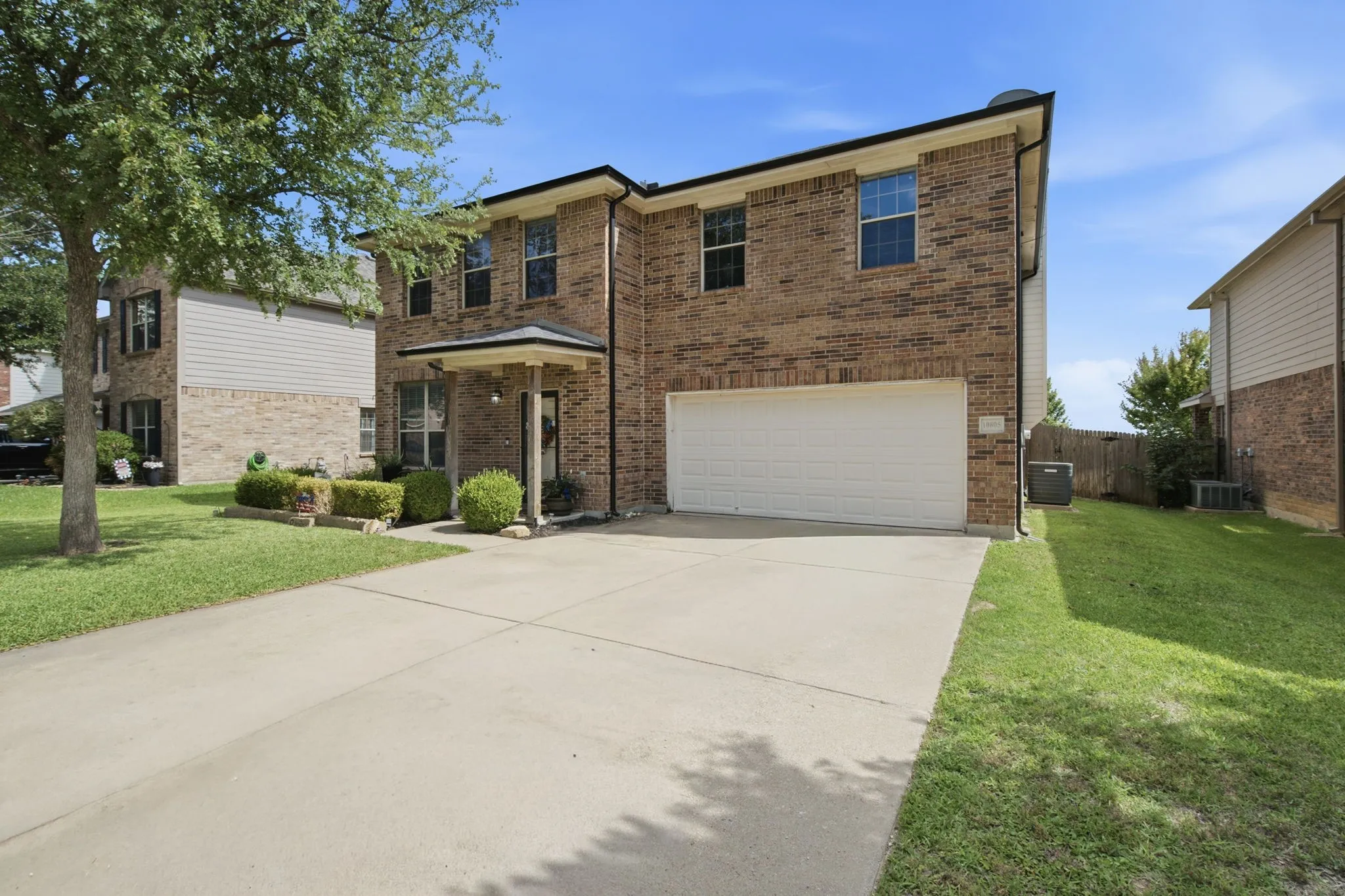 Single Family Residence For Sale in Tarrant County , 10805 Ambling Trail, Fort Worth, Texas 76108, 4 Bedroom, 3 Bathroom, 2 Garage spaces, 2,664 Sqft, built in 2005, mls#21304006, Real Estate Agent in Fort Worth, Homes For Sale in Tarrant county, Homes For Sale in Fort Worth, Realtor in Fort Worth Texas, Real Estate Brokerage Independent Realty Texas, Luminita Cordes Realtor