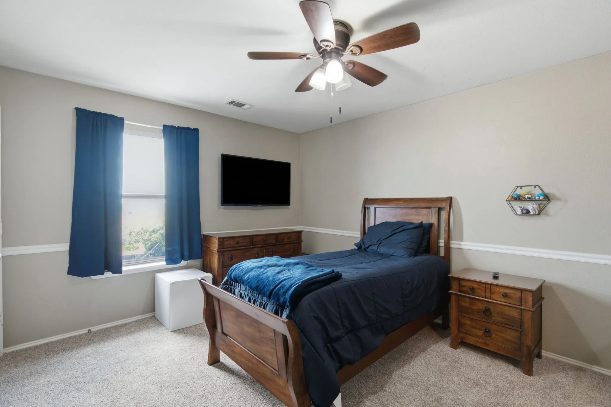 Single Family Residence For Sale in Tarrant County , 10805 Ambling Trail, Fort Worth, Texas 76108, 4 Bedroom, 3 Bathroom, 2 Garage spaces, 2,664 Sqft, built in 2005, mls#21304006, Real Estate Agent in Fort Worth, Homes For Sale in Tarrant county, Homes For Sale in Fort Worth, Realtor in Fort Worth Texas, Real Estate Brokerage Independent Realty Texas, Luminita Cordes Realtor
