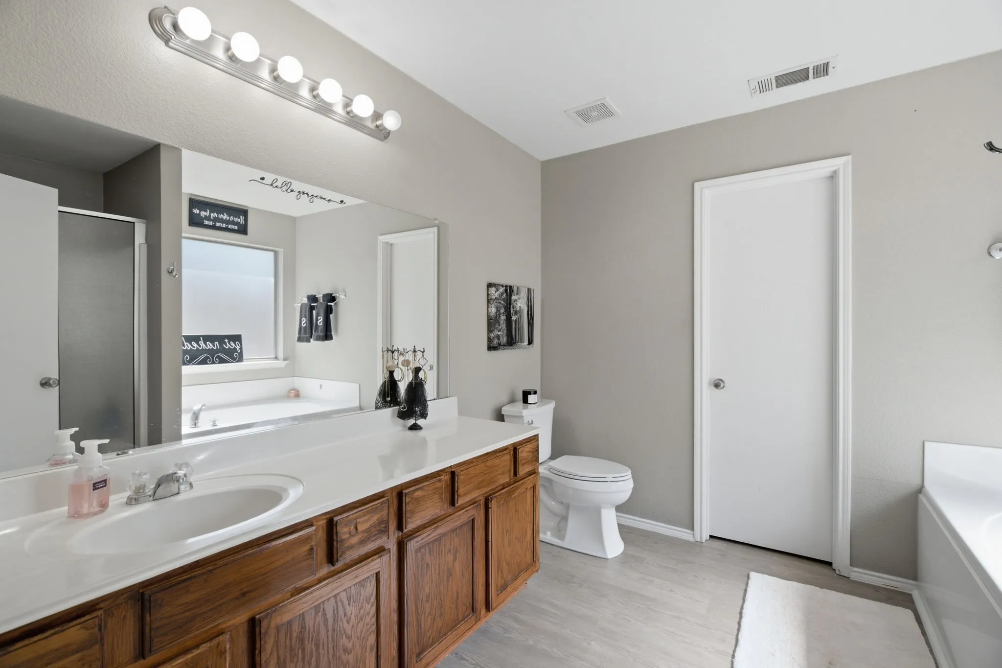 Single Family Residence For Sale in Tarrant County , 10805 Ambling Trail, Fort Worth, Texas 76108, 4 Bedroom, 3 Bathroom, 2 Garage spaces, 2,664 Sqft, built in 2005, mls#21304006, Real Estate Agent in Fort Worth, Homes For Sale in Tarrant county, Homes For Sale in Fort Worth, Realtor in Fort Worth Texas, Real Estate Brokerage Independent Realty Texas, Luminita Cordes Realtor