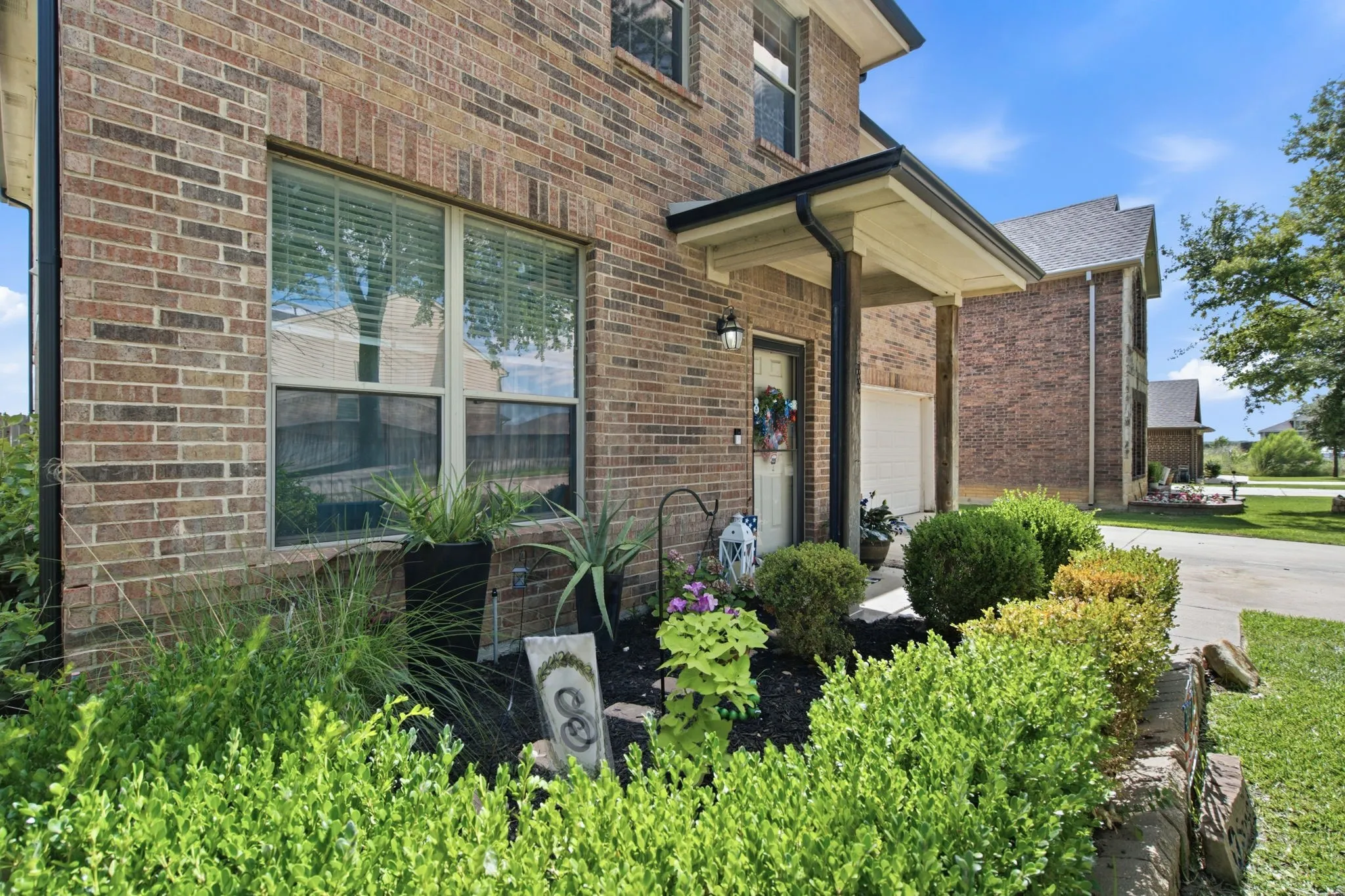 Single Family Residence For Sale in Tarrant County , 10805 Ambling Trail, Fort Worth, Texas 76108, 4 Bedroom, 3 Bathroom, 2 Garage spaces, 2,664 Sqft, built in 2005, mls#21304006, Real Estate Agent in Fort Worth, Homes For Sale in Tarrant county, Homes For Sale in Fort Worth, Realtor in Fort Worth Texas, Real Estate Brokerage Independent Realty Texas, Luminita Cordes Realtor