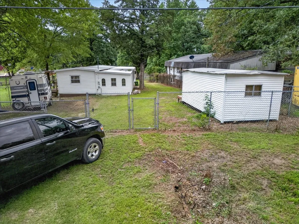 Manufactured Home For Sale in Henderson County , 160 Buffalo Springs Road, Mabank, Texas 75156, 3 Bedroom, 2 Bathroom, Garage spaces, 1,768 Sqft, built in 1983, mls#21306423, Real Estate Agent in Mabank, Homes For Sale in Henderson county, Homes For Sale in Mabank, Realtor in Mabank Texas, Real Estate Brokerage Independent Realty Texas, Luminita Cordes Realtor
