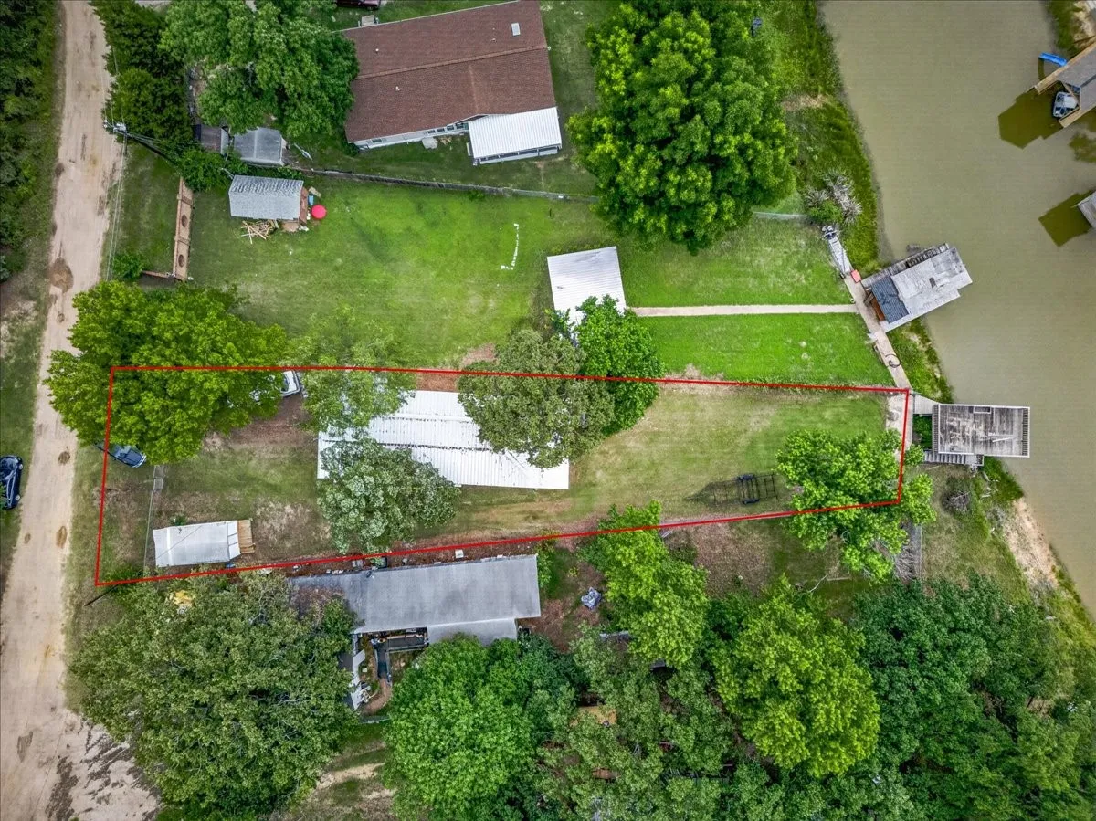 Manufactured Home For Sale in Henderson County , 160 Buffalo Springs Road, Mabank, Texas 75156, 3 Bedroom, 2 Bathroom, Garage spaces, 1,768 Sqft, built in 1983, mls#21306423, Real Estate Agent in Mabank, Homes For Sale in Henderson county, Homes For Sale in Mabank, Realtor in Mabank Texas, Real Estate Brokerage Independent Realty Texas, Luminita Cordes Realtor