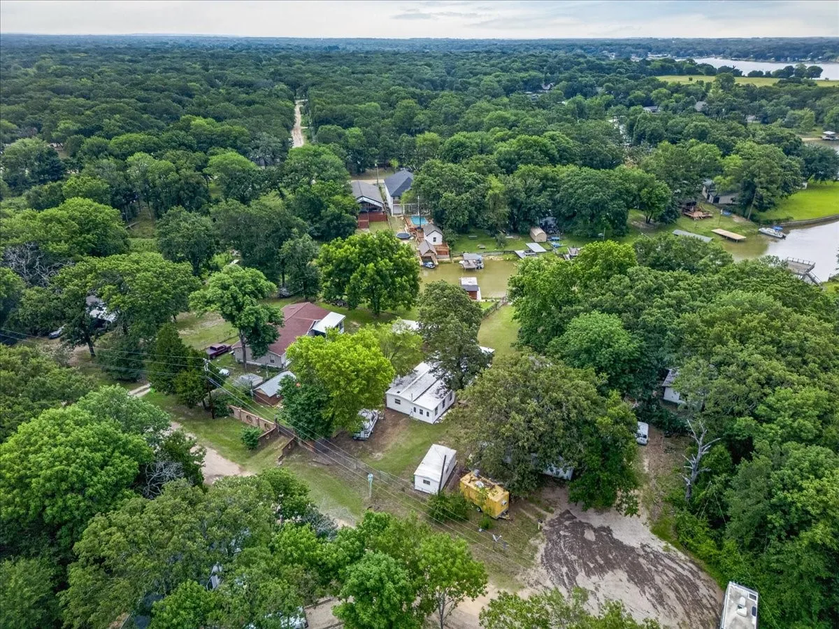 Manufactured Home For Sale in Henderson County , 160 Buffalo Springs Road, Mabank, Texas 75156, 3 Bedroom, 2 Bathroom, Garage spaces, 1,768 Sqft, built in 1983, mls#21306423, Real Estate Agent in Mabank, Homes For Sale in Henderson county, Homes For Sale in Mabank, Realtor in Mabank Texas, Real Estate Brokerage Independent Realty Texas, Luminita Cordes Realtor