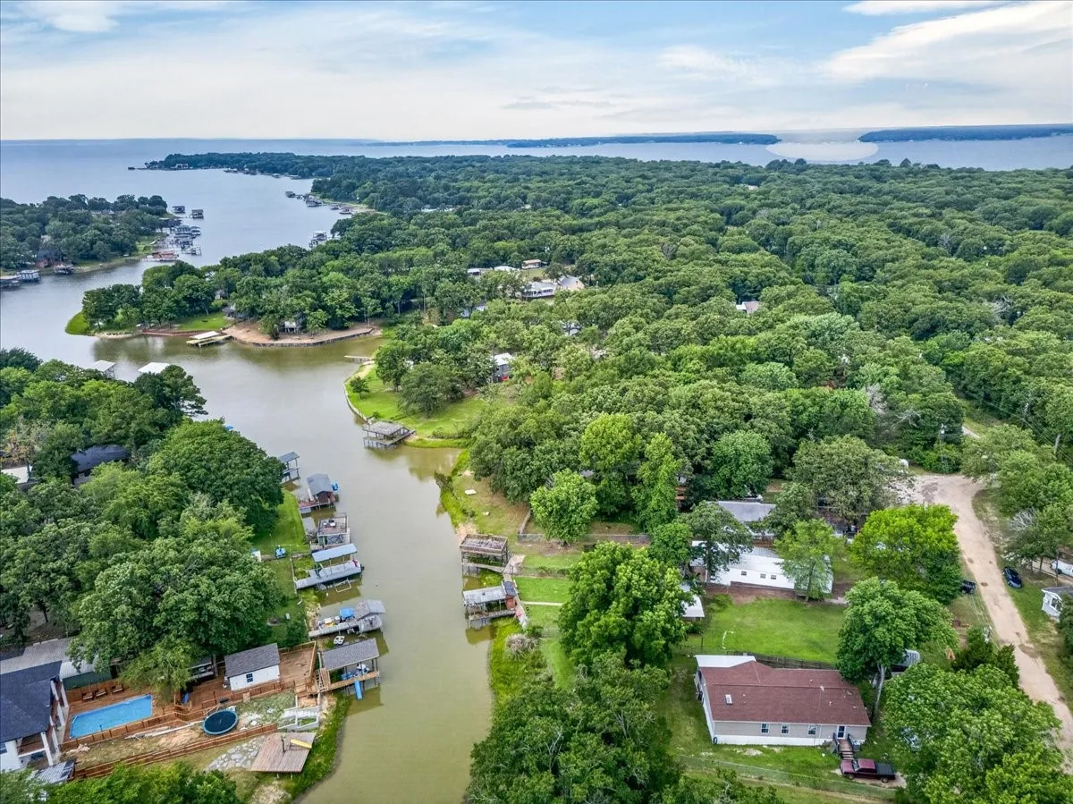 Manufactured Home For Sale in Henderson County , 160 Buffalo Springs Road, Mabank, Texas 75156, 3 Bedroom, 2 Bathroom, Garage spaces, 1,768 Sqft, built in 1983, mls#21306423, Real Estate Agent in Mabank, Homes For Sale in Henderson county, Homes For Sale in Mabank, Realtor in Mabank Texas, Real Estate Brokerage Independent Realty Texas, Luminita Cordes Realtor