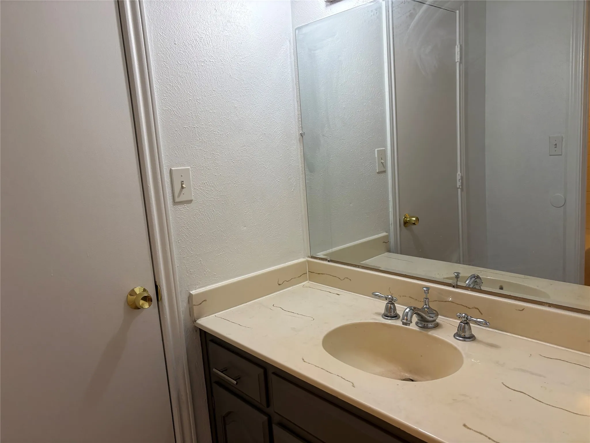 Duplex For Rent in Collin County , 3902 San Mateo Drive, Plano, Texas 75023, 3 Bedroom, 2 Bathroom, 2 Garage spaces, 1,500 Sqft, built in 1981, mls#21301569, Real Estate Agent in Plano, Homes For Rent in Collin county, Homes For Rent in Plano, Realtor in Plano Texas, Real Estate Brokerage Independent Realty Texas, Luminita Cordes Realtor