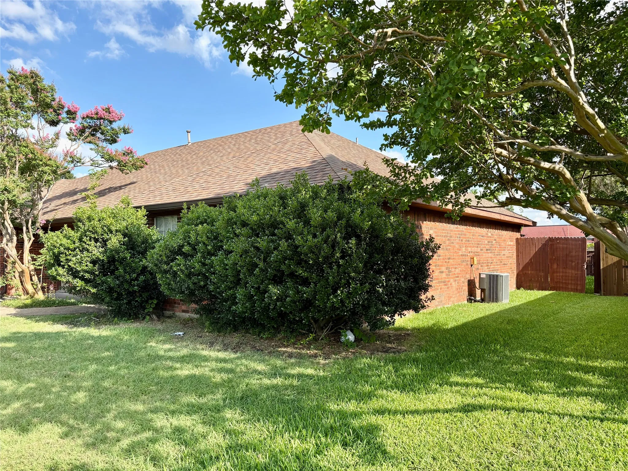 Duplex For Rent in Collin County , 3902 San Mateo Drive, Plano, Texas 75023, 3 Bedroom, 2 Bathroom, 2 Garage spaces, 1,500 Sqft, built in 1981, mls#21301569, Real Estate Agent in Plano, Homes For Rent in Collin county, Homes For Rent in Plano, Realtor in Plano Texas, Real Estate Brokerage Independent Realty Texas, Luminita Cordes Realtor