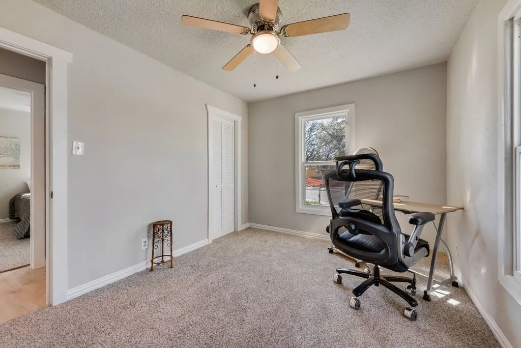 Single Family Residence For Sale in Tarrant County , 5074 Mayfair Street, Fort Worth, Texas 76116, 2 Bedroom, 1 Bathroom, Garage spaces, 799 Sqft, built in 1956, mls#21306438, Real Estate Agent in Fort Worth, Homes For Sale in Tarrant county, Homes For Sale in Fort Worth, Realtor in Fort Worth Texas, Real Estate Brokerage Independent Realty Texas, Luminita Cordes Realtor