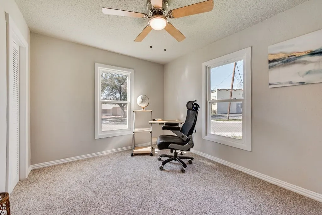 Single Family Residence For Sale in Tarrant County , 5074 Mayfair Street, Fort Worth, Texas 76116, 2 Bedroom, 1 Bathroom, Garage spaces, 799 Sqft, built in 1956, mls#21306438, Real Estate Agent in Fort Worth, Homes For Sale in Tarrant county, Homes For Sale in Fort Worth, Realtor in Fort Worth Texas, Real Estate Brokerage Independent Realty Texas, Luminita Cordes Realtor