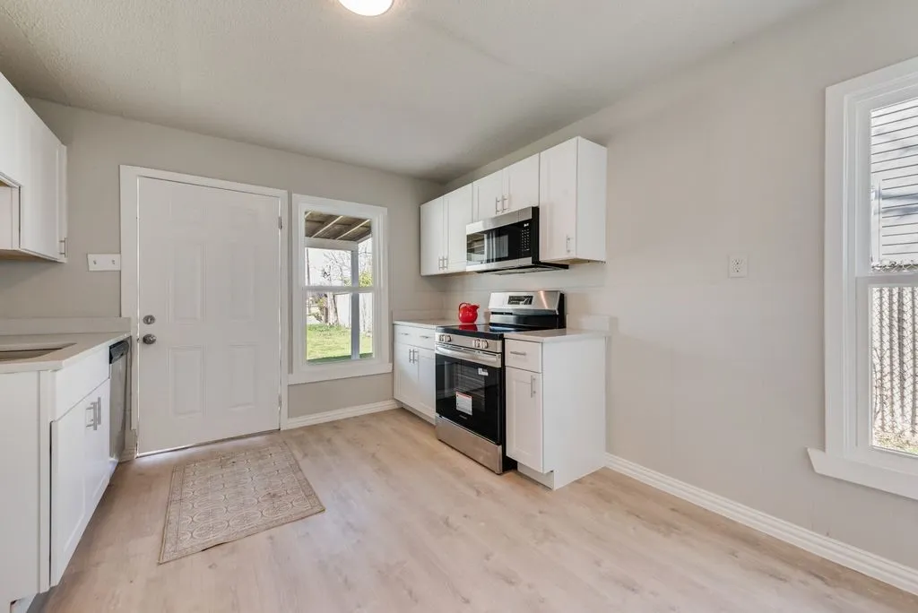 Single Family Residence For Sale in Tarrant County , 5074 Mayfair Street, Fort Worth, Texas 76116, 2 Bedroom, 1 Bathroom, Garage spaces, 799 Sqft, built in 1956, mls#21306438, Real Estate Agent in Fort Worth, Homes For Sale in Tarrant county, Homes For Sale in Fort Worth, Realtor in Fort Worth Texas, Real Estate Brokerage Independent Realty Texas, Luminita Cordes Realtor