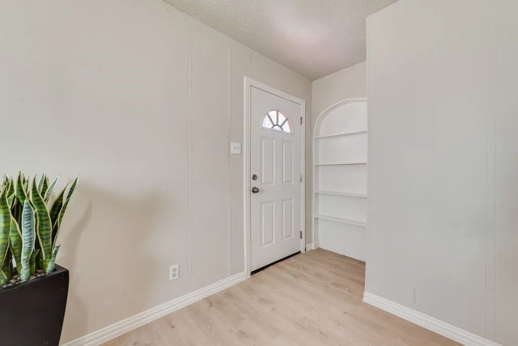 Single Family Residence For Sale in Tarrant County , 5074 Mayfair Street, Fort Worth, Texas 76116, 2 Bedroom, 1 Bathroom, Garage spaces, 799 Sqft, built in 1956, mls#21306438, Real Estate Agent in Fort Worth, Homes For Sale in Tarrant county, Homes For Sale in Fort Worth, Realtor in Fort Worth Texas, Real Estate Brokerage Independent Realty Texas, Luminita Cordes Realtor