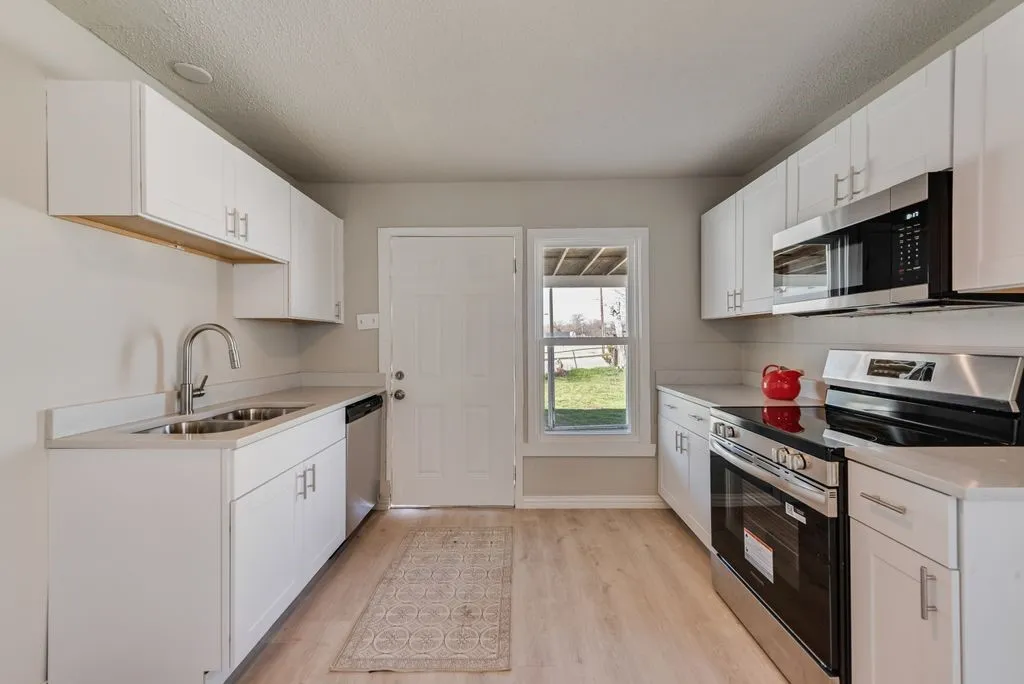 Single Family Residence For Sale in Tarrant County , 5074 Mayfair Street, Fort Worth, Texas 76116, 2 Bedroom, 1 Bathroom, Garage spaces, 799 Sqft, built in 1956, mls#21306438, Real Estate Agent in Fort Worth, Homes For Sale in Tarrant county, Homes For Sale in Fort Worth, Realtor in Fort Worth Texas, Real Estate Brokerage Independent Realty Texas, Luminita Cordes Realtor