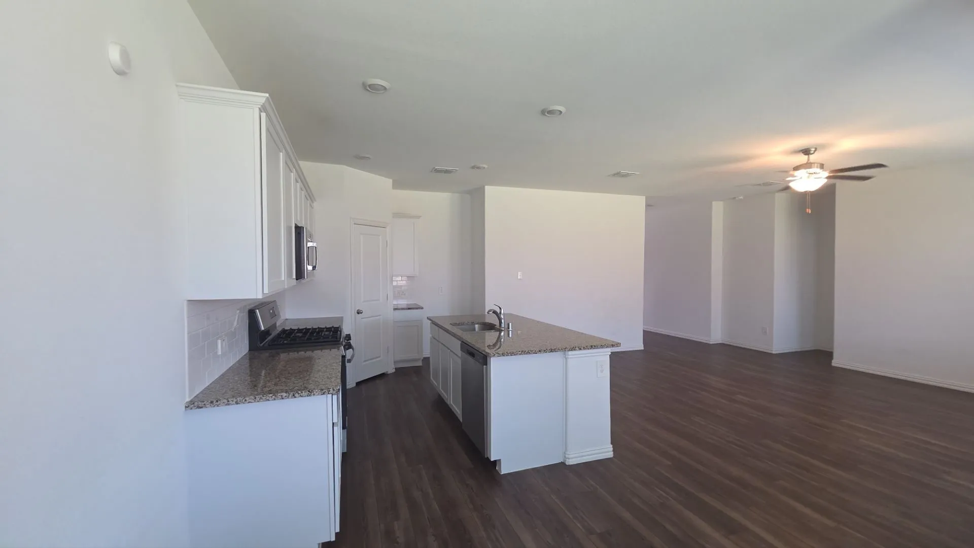 Single Family Residence For Sale in Kaufman County , 3951 Bellingham Lane, Forney, Texas 75126, 3 Bedroom, 2 Bathroom, 2 Garage spaces, 1,765 Sqft, built in 2021, mls#21306448, Real Estate Agent in Forney, Homes For Sale in Kaufman county, Homes For Sale in Forney, Realtor in Forney Texas, Real Estate Brokerage Independent Realty Texas, Luminita Cordes Realtor
