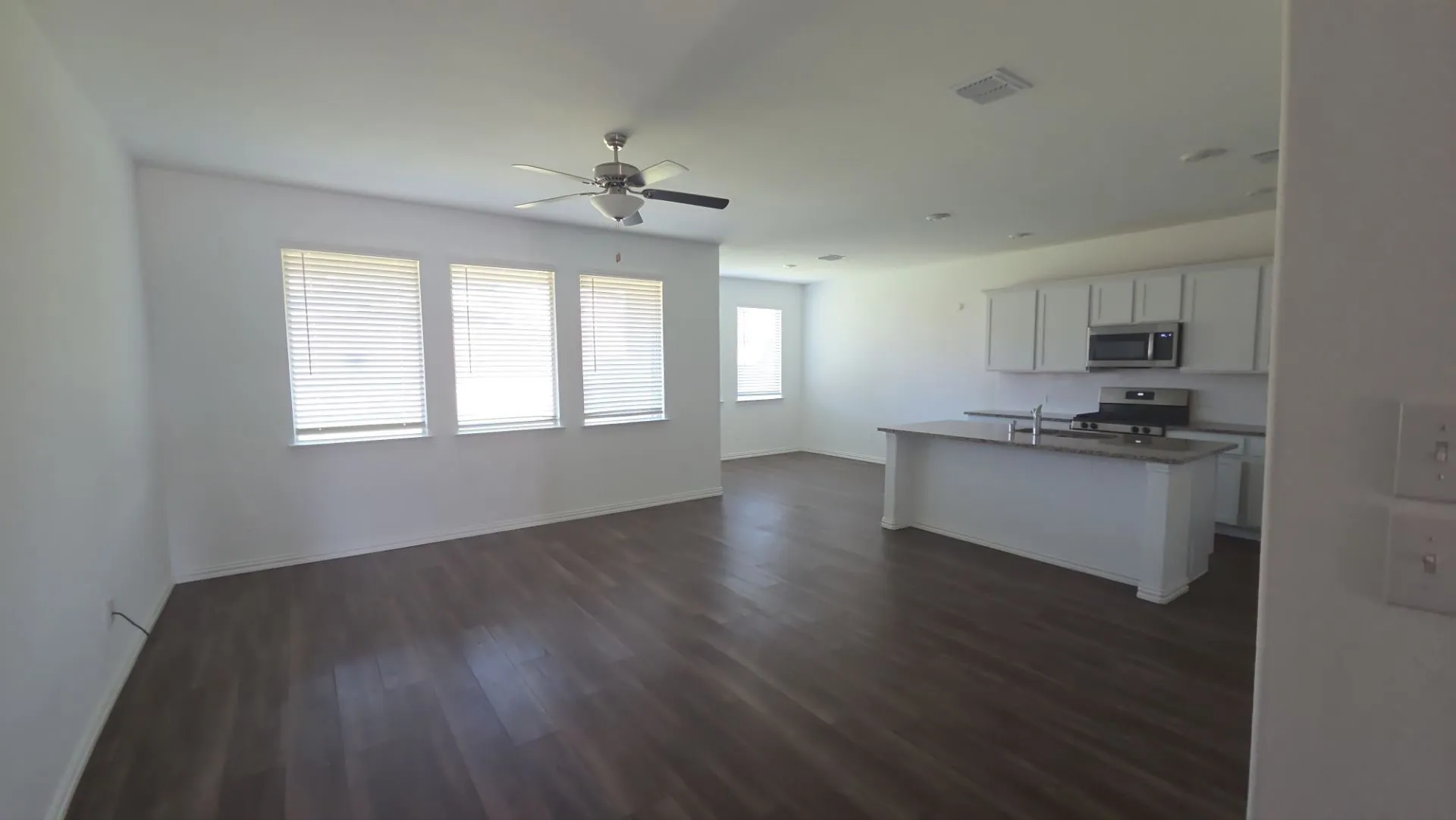 Single Family Residence For Sale in Kaufman County , 3951 Bellingham Lane, Forney, Texas 75126, 3 Bedroom, 2 Bathroom, 2 Garage spaces, 1,765 Sqft, built in 2021, mls#21306448, Real Estate Agent in Forney, Homes For Sale in Kaufman county, Homes For Sale in Forney, Realtor in Forney Texas, Real Estate Brokerage Independent Realty Texas, Luminita Cordes Realtor