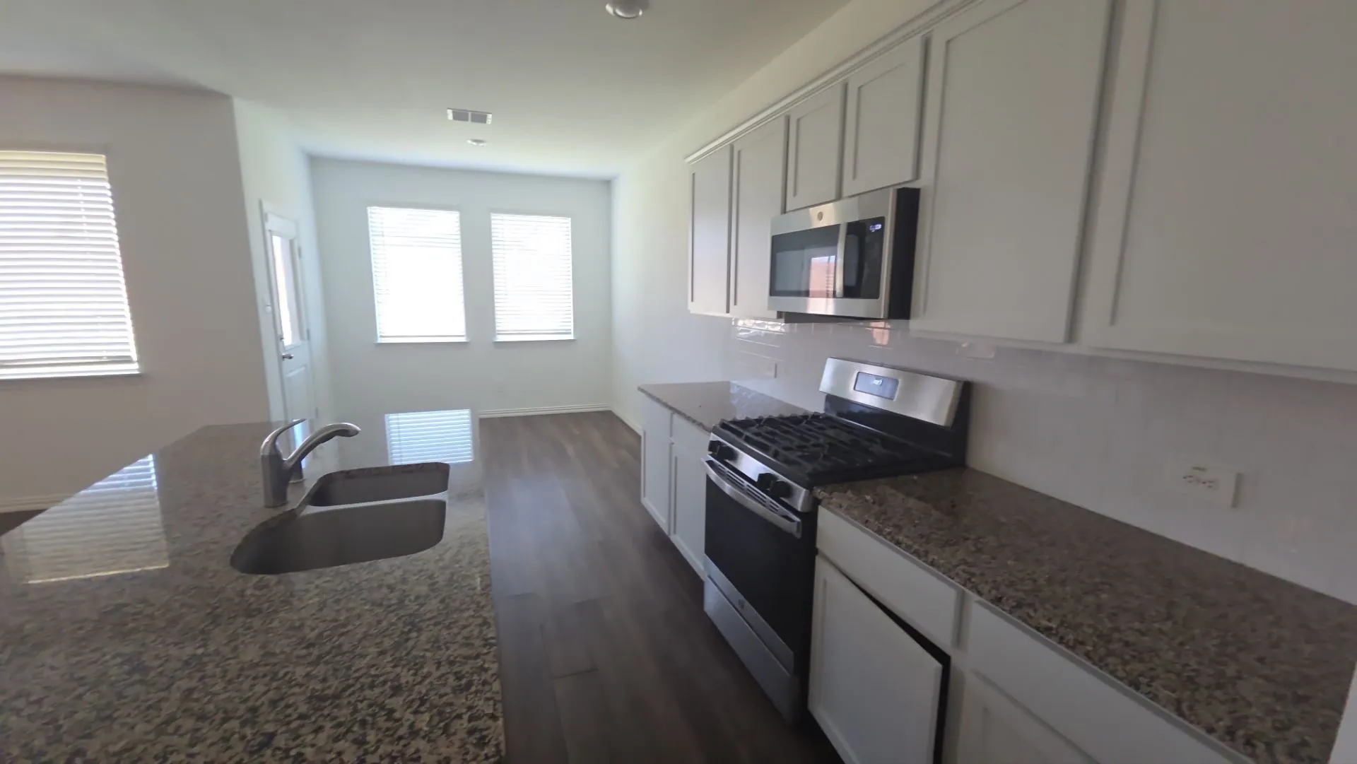 Single Family Residence For Sale in Kaufman County , 3951 Bellingham Lane, Forney, Texas 75126, 3 Bedroom, 2 Bathroom, 2 Garage spaces, 1,765 Sqft, built in 2021, mls#21306448, Real Estate Agent in Forney, Homes For Sale in Kaufman county, Homes For Sale in Forney, Realtor in Forney Texas, Real Estate Brokerage Independent Realty Texas, Luminita Cordes Realtor