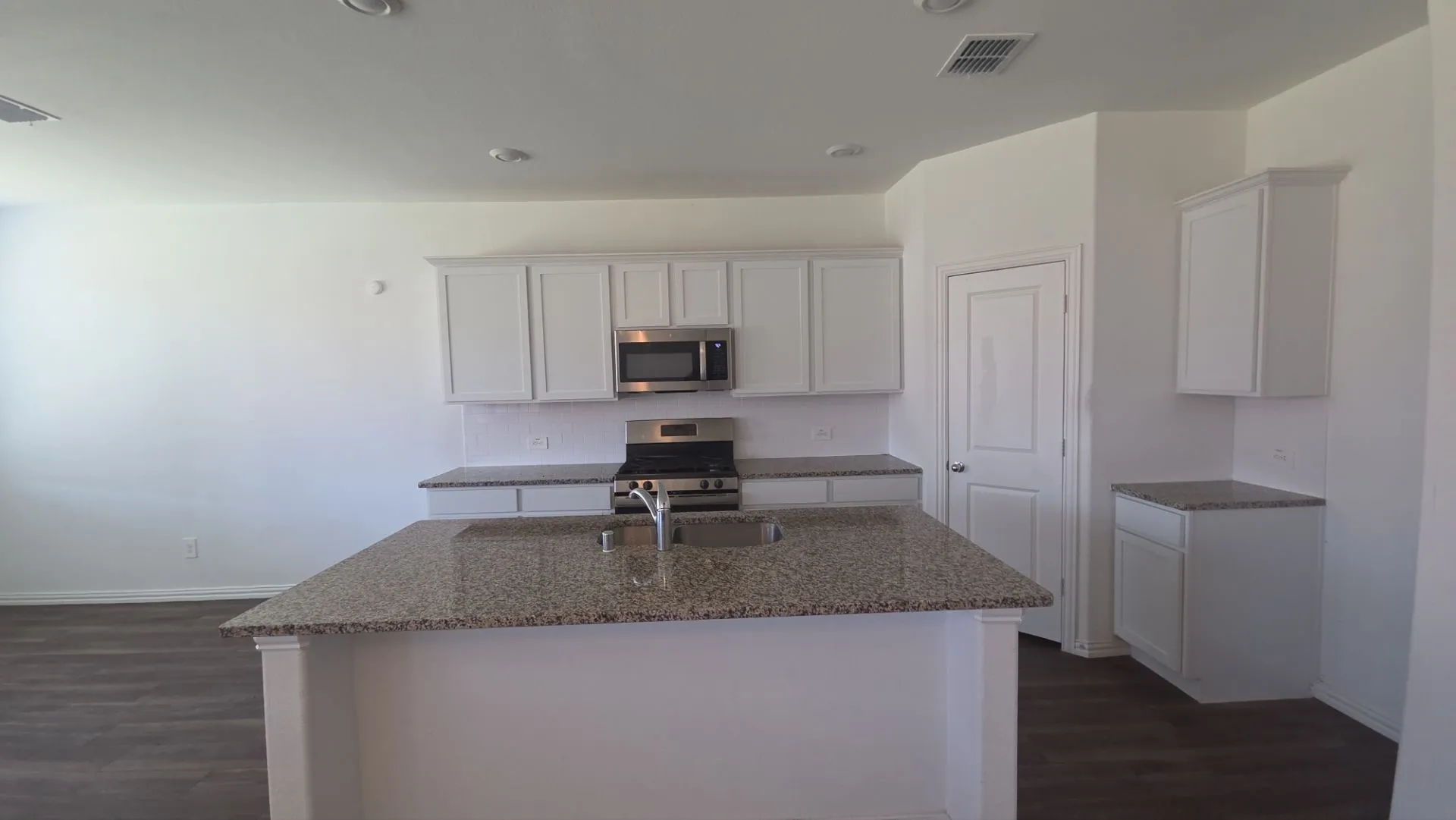 Single Family Residence For Sale in Kaufman County , 3951 Bellingham Lane, Forney, Texas 75126, 3 Bedroom, 2 Bathroom, 2 Garage spaces, 1,765 Sqft, built in 2021, mls#21306448, Real Estate Agent in Forney, Homes For Sale in Kaufman county, Homes For Sale in Forney, Realtor in Forney Texas, Real Estate Brokerage Independent Realty Texas, Luminita Cordes Realtor