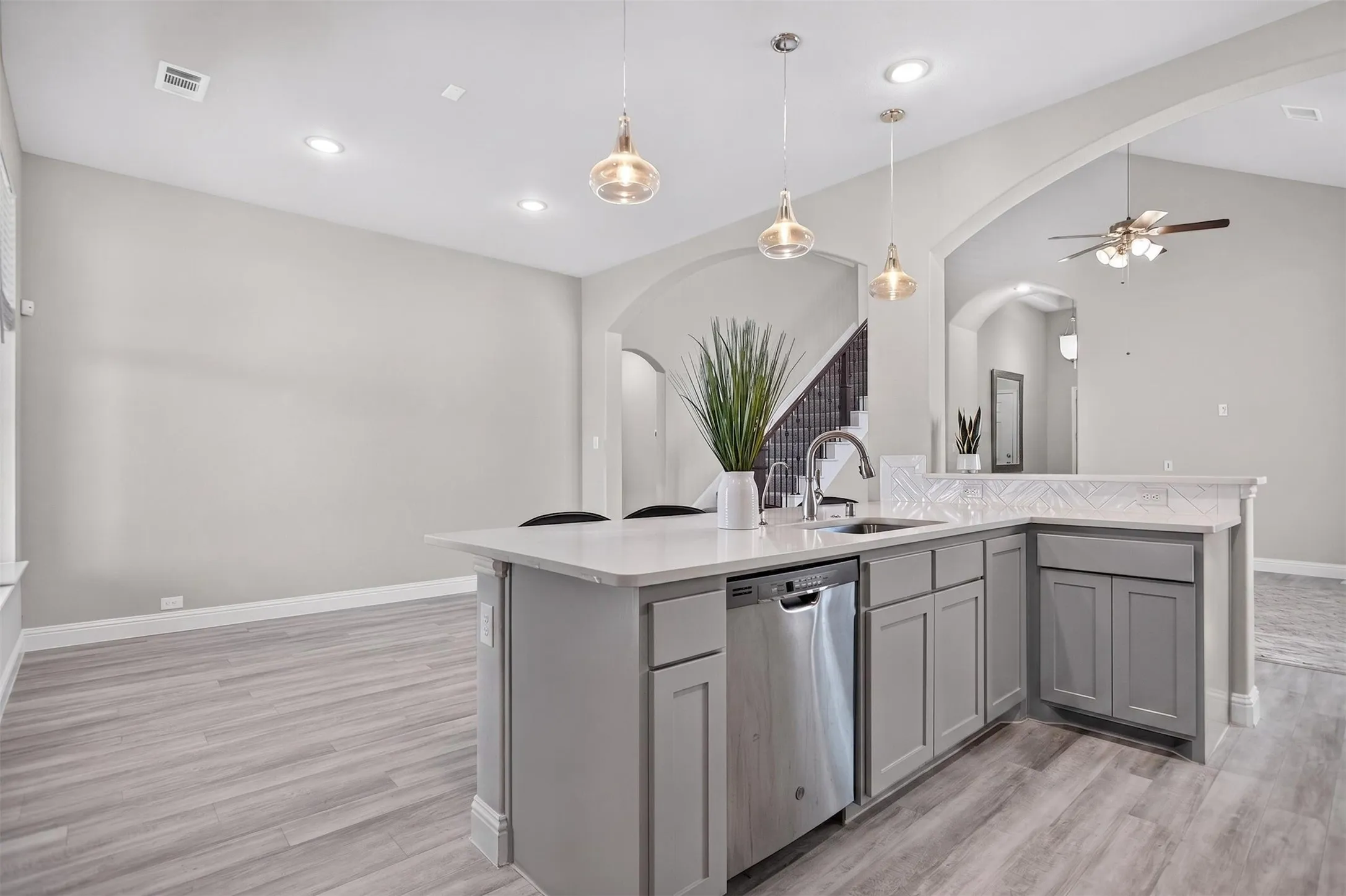 Single Family Residence For Sale in Rockwall County , 3522 Ridgecross Drive, Rockwall, Texas 75087, 4 Bedroom, 3 Bathroom, 3 Garage spaces, 2,889 Sqft, built in 2020, mls#21304291, Real Estate Agent in Rockwall, Homes For Sale in Rockwall county, Homes For Sale in Rockwall, Realtor in Rockwall Texas, Real Estate Brokerage Independent Realty Texas, Luminita Cordes Realtor