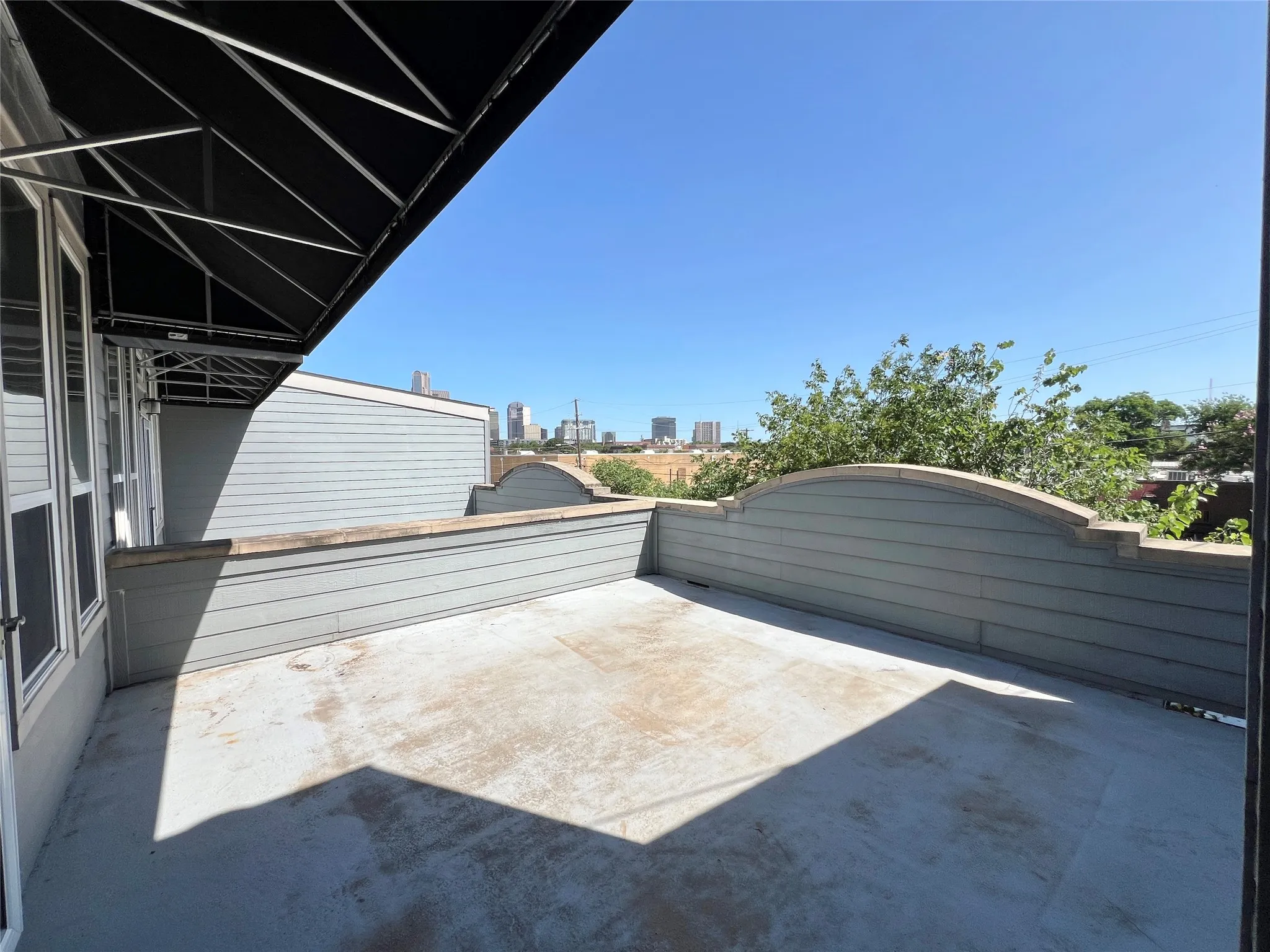 Townhouse For Rent in Dallas County , 1813 S Ervay Street, Dallas, Texas 75215, 2 Bedroom, 2 Bathroom, 2 Garage spaces, 1,608 Sqft, built in 2007, mls#21306467, Real Estate Agent in Dallas, Homes For Rent in Dallas county, Homes For Rent in Dallas, Realtor in Dallas Texas, Real Estate Brokerage Independent Realty Texas, Luminita Cordes Realtor