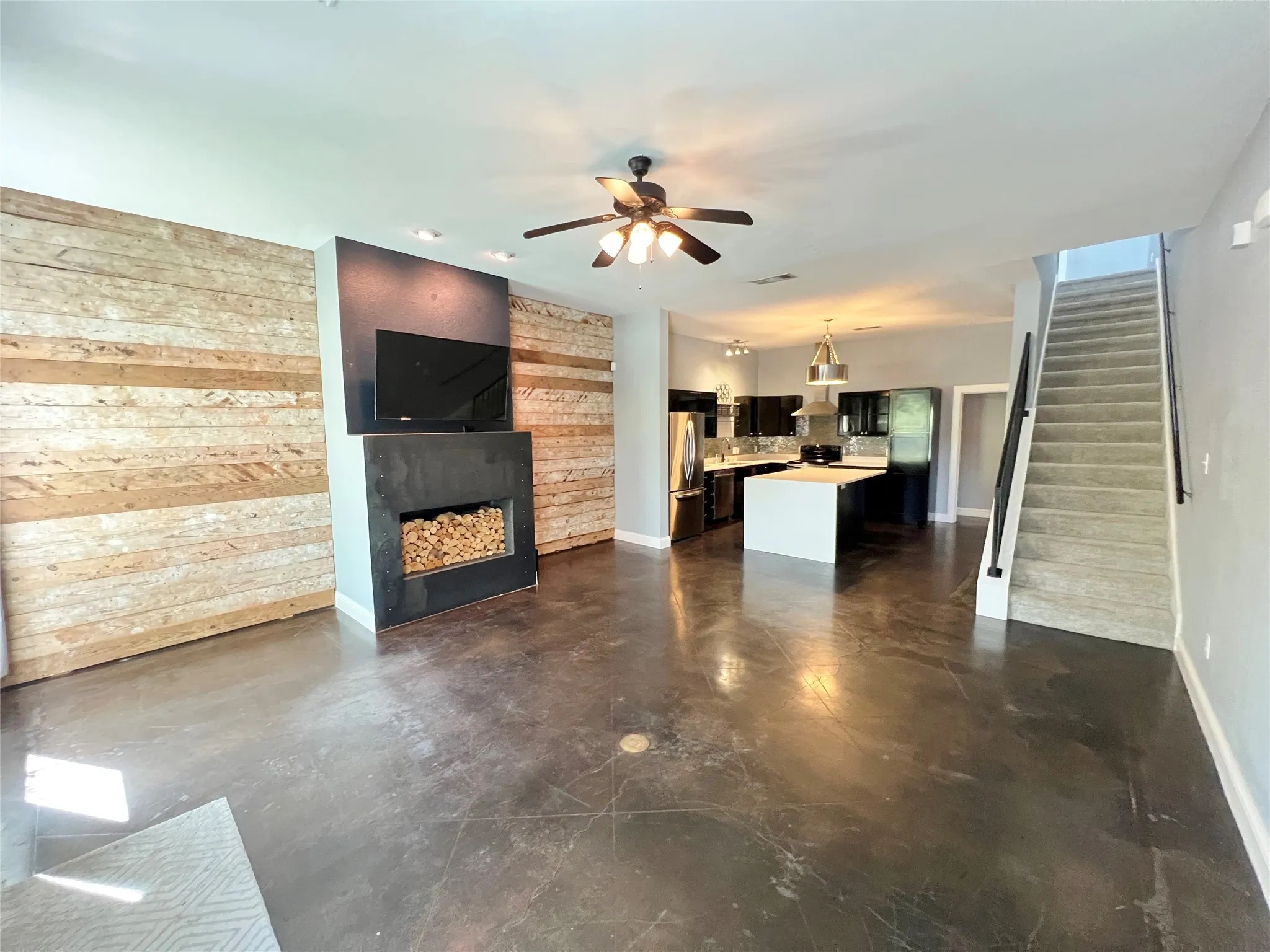 Townhouse For Rent in Dallas County , 1813 S Ervay Street, Dallas, Texas 75215, 2 Bedroom, 2 Bathroom, 2 Garage spaces, 1,608 Sqft, built in 2007, mls#21306467, Real Estate Agent in Dallas, Homes For Rent in Dallas county, Homes For Rent in Dallas, Realtor in Dallas Texas, Real Estate Brokerage Independent Realty Texas, Luminita Cordes Realtor