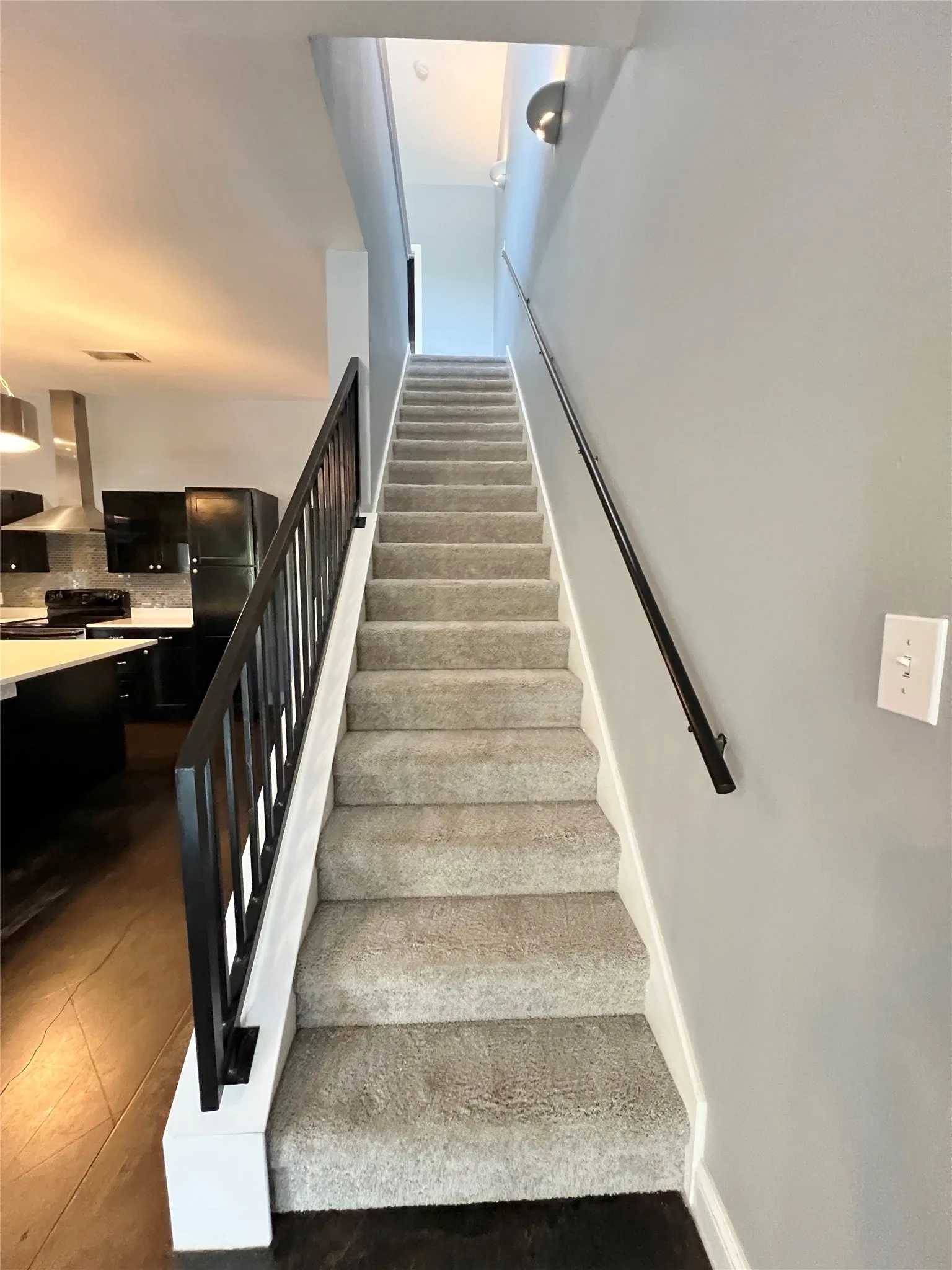 Townhouse For Rent in Dallas County , 1813 S Ervay Street, Dallas, Texas 75215, 2 Bedroom, 2 Bathroom, 2 Garage spaces, 1,608 Sqft, built in 2007, mls#21306467, Real Estate Agent in Dallas, Homes For Rent in Dallas county, Homes For Rent in Dallas, Realtor in Dallas Texas, Real Estate Brokerage Independent Realty Texas, Luminita Cordes Realtor