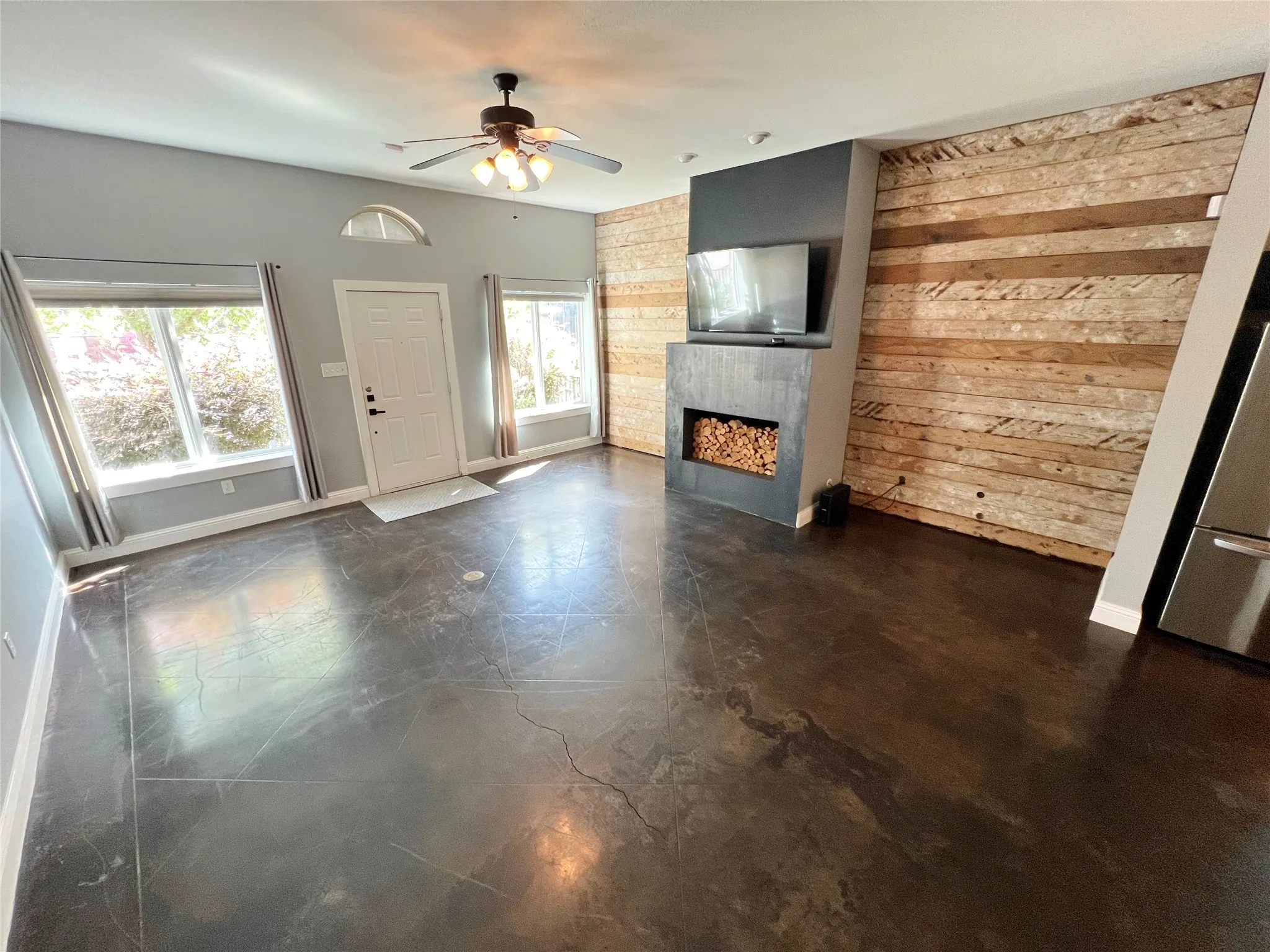 Townhouse For Rent in Dallas County , 1813 S Ervay Street, Dallas, Texas 75215, 2 Bedroom, 2 Bathroom, 2 Garage spaces, 1,608 Sqft, built in 2007, mls#21306467, Real Estate Agent in Dallas, Homes For Rent in Dallas county, Homes For Rent in Dallas, Realtor in Dallas Texas, Real Estate Brokerage Independent Realty Texas, Luminita Cordes Realtor
