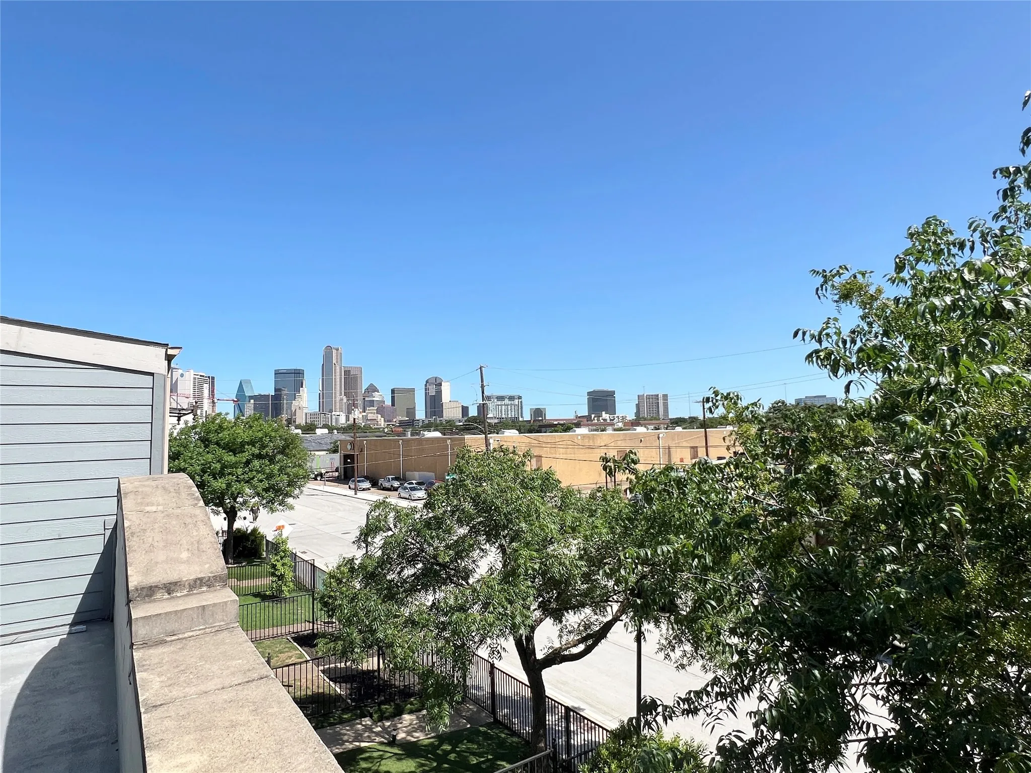 Townhouse For Rent in Dallas County , 1813 S Ervay Street, Dallas, Texas 75215, 2 Bedroom, 2 Bathroom, 2 Garage spaces, 1,608 Sqft, built in 2007, mls#21306467, Real Estate Agent in Dallas, Homes For Rent in Dallas county, Homes For Rent in Dallas, Realtor in Dallas Texas, Real Estate Brokerage Independent Realty Texas, Luminita Cordes Realtor