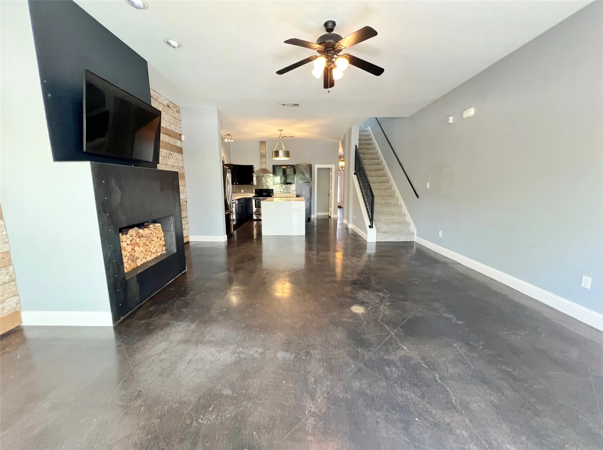 Townhouse For Rent in Dallas County , 1813 S Ervay Street, Dallas, Texas 75215, 2 Bedroom, 2 Bathroom, 2 Garage spaces, 1,608 Sqft, built in 2007, mls#21306467, Real Estate Agent in Dallas, Homes For Rent in Dallas county, Homes For Rent in Dallas, Realtor in Dallas Texas, Real Estate Brokerage Independent Realty Texas, Luminita Cordes Realtor