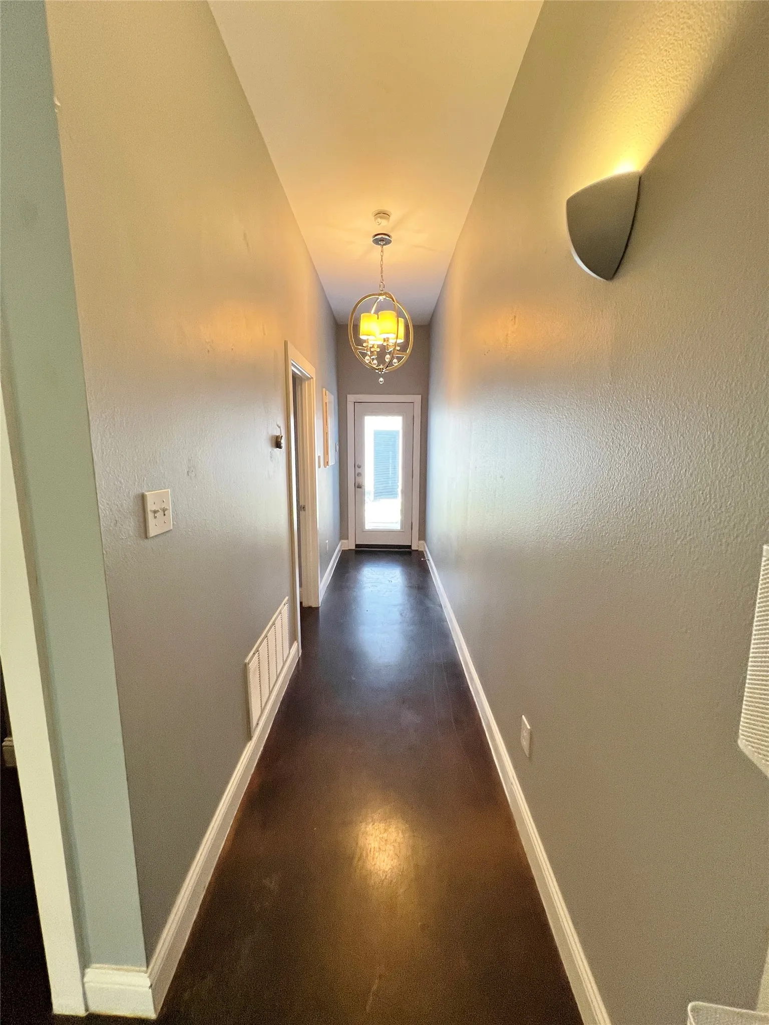 Townhouse For Rent in Dallas County , 1813 S Ervay Street, Dallas, Texas 75215, 2 Bedroom, 2 Bathroom, 2 Garage spaces, 1,608 Sqft, built in 2007, mls#21306467, Real Estate Agent in Dallas, Homes For Rent in Dallas county, Homes For Rent in Dallas, Realtor in Dallas Texas, Real Estate Brokerage Independent Realty Texas, Luminita Cordes Realtor