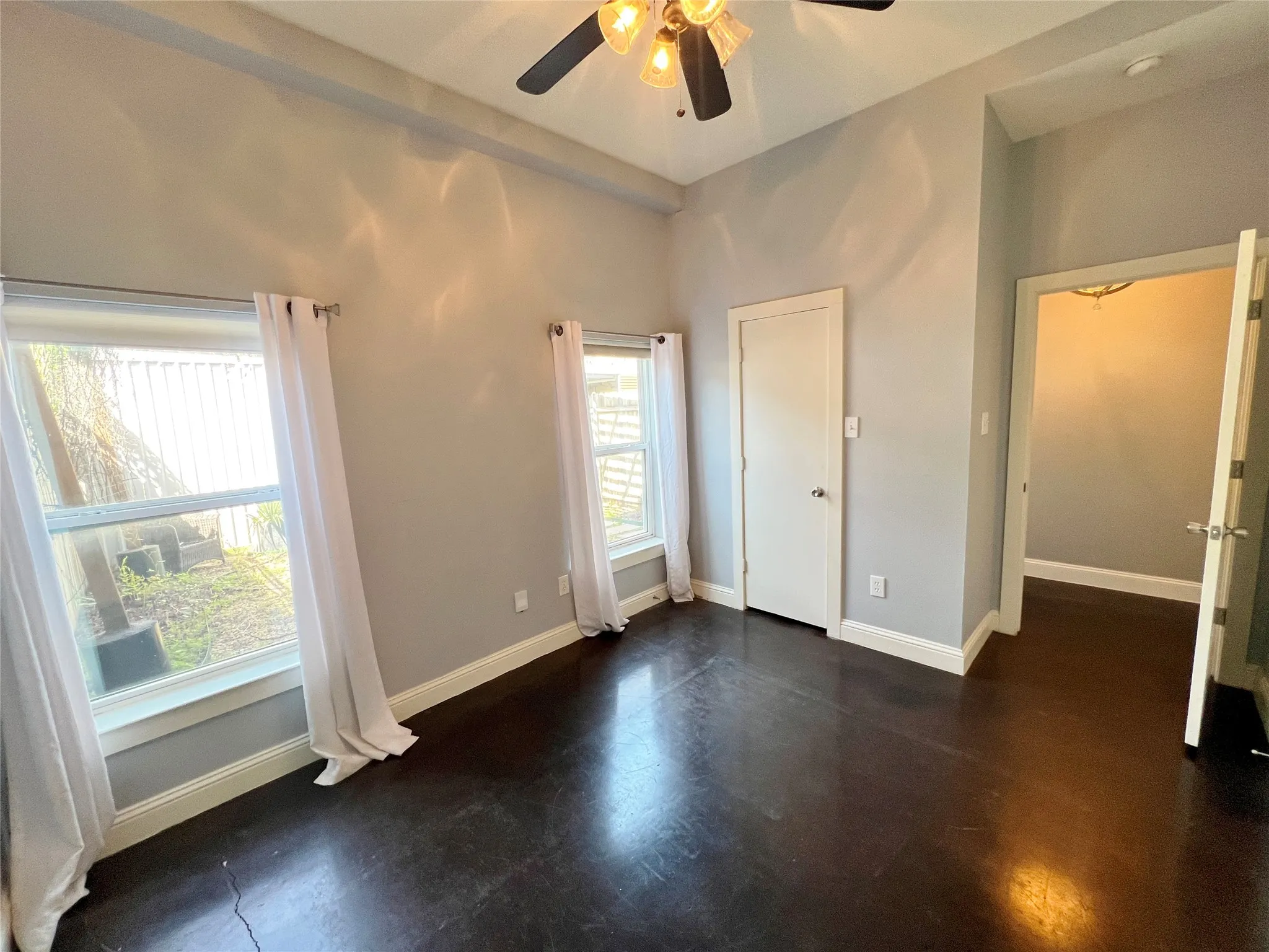 Townhouse For Rent in Dallas County , 1813 S Ervay Street, Dallas, Texas 75215, 2 Bedroom, 2 Bathroom, 2 Garage spaces, 1,608 Sqft, built in 2007, mls#21306467, Real Estate Agent in Dallas, Homes For Rent in Dallas county, Homes For Rent in Dallas, Realtor in Dallas Texas, Real Estate Brokerage Independent Realty Texas, Luminita Cordes Realtor