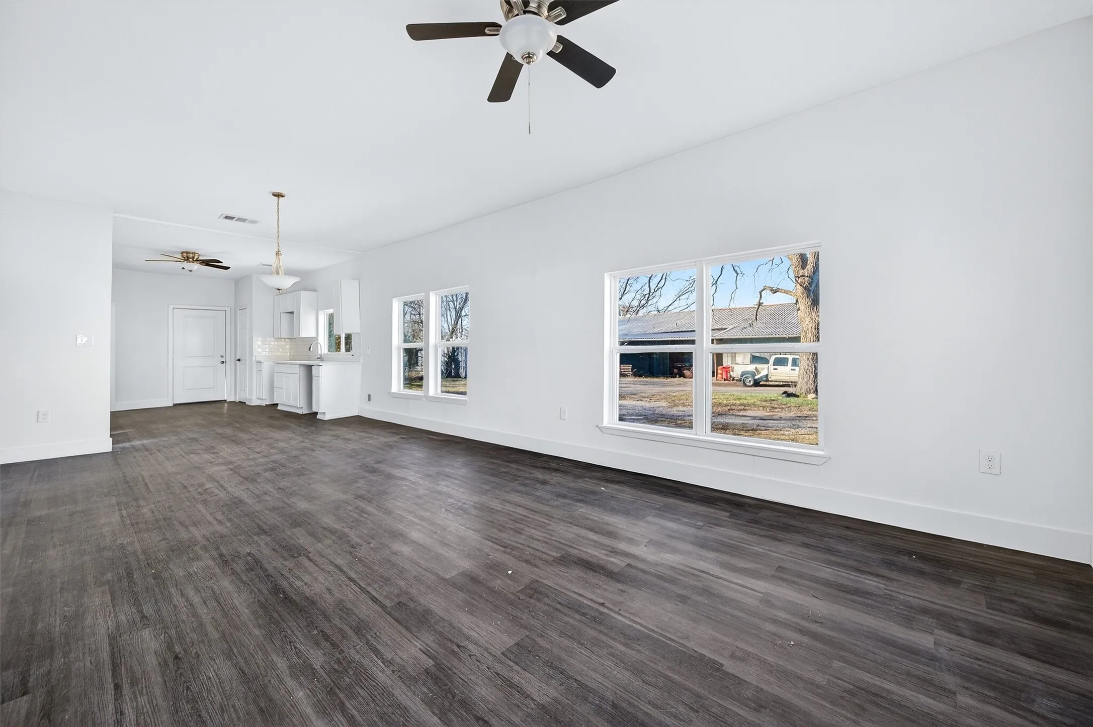 Single Family Residence For Sale in Grayson County , 710 E Lamar Street, Sherman, Texas 75090, 3 Bedroom, 2 Bathroom, Garage spaces, 1,374 Sqft, built in 1935, mls#21306471, Real Estate Agent in Sherman, Homes For Sale in Grayson county, Homes For Sale in Sherman, Realtor in Sherman Texas, Real Estate Brokerage Independent Realty Texas, Luminita Cordes Realtor