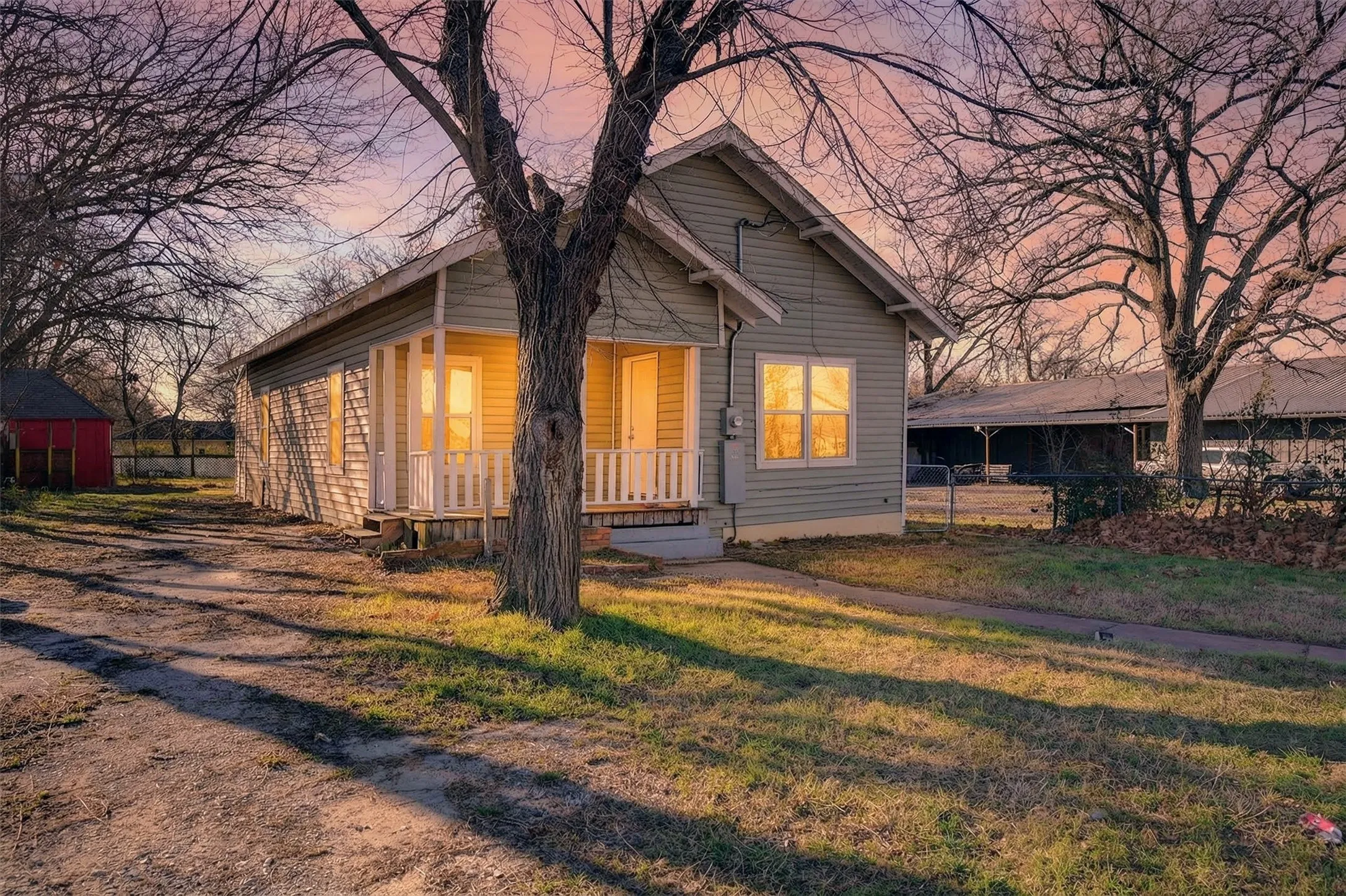 Single Family Residence For Sale in Grayson County , 710 E Lamar Street, Sherman, Texas 75090, 3 Bedroom, 2 Bathroom, Garage spaces, 1,374 Sqft, built in 1935, mls#21306471, Real Estate Agent in Sherman, Homes For Sale in Grayson county, Homes For Sale in Sherman, Realtor in Sherman Texas, Real Estate Brokerage Independent Realty Texas, Luminita Cordes Realtor