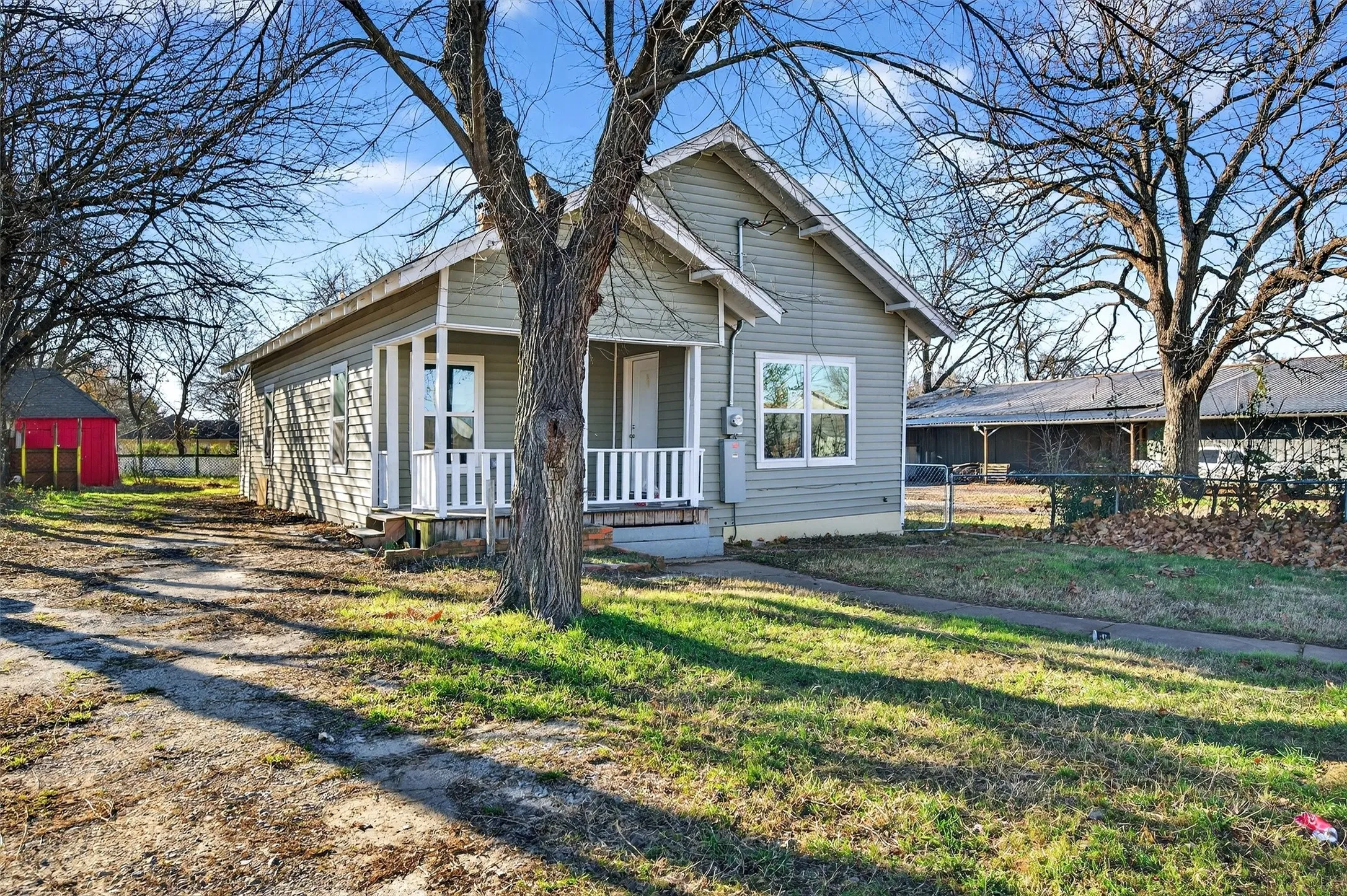Single Family Residence For Sale in Grayson County , 710 E Lamar Street, Sherman, Texas 75090, 3 Bedroom, 2 Bathroom, Garage spaces, 1,374 Sqft, built in 1935, mls#21306471, Real Estate Agent in Sherman, Homes For Sale in Grayson county, Homes For Sale in Sherman, Realtor in Sherman Texas, Real Estate Brokerage Independent Realty Texas, Luminita Cordes Realtor