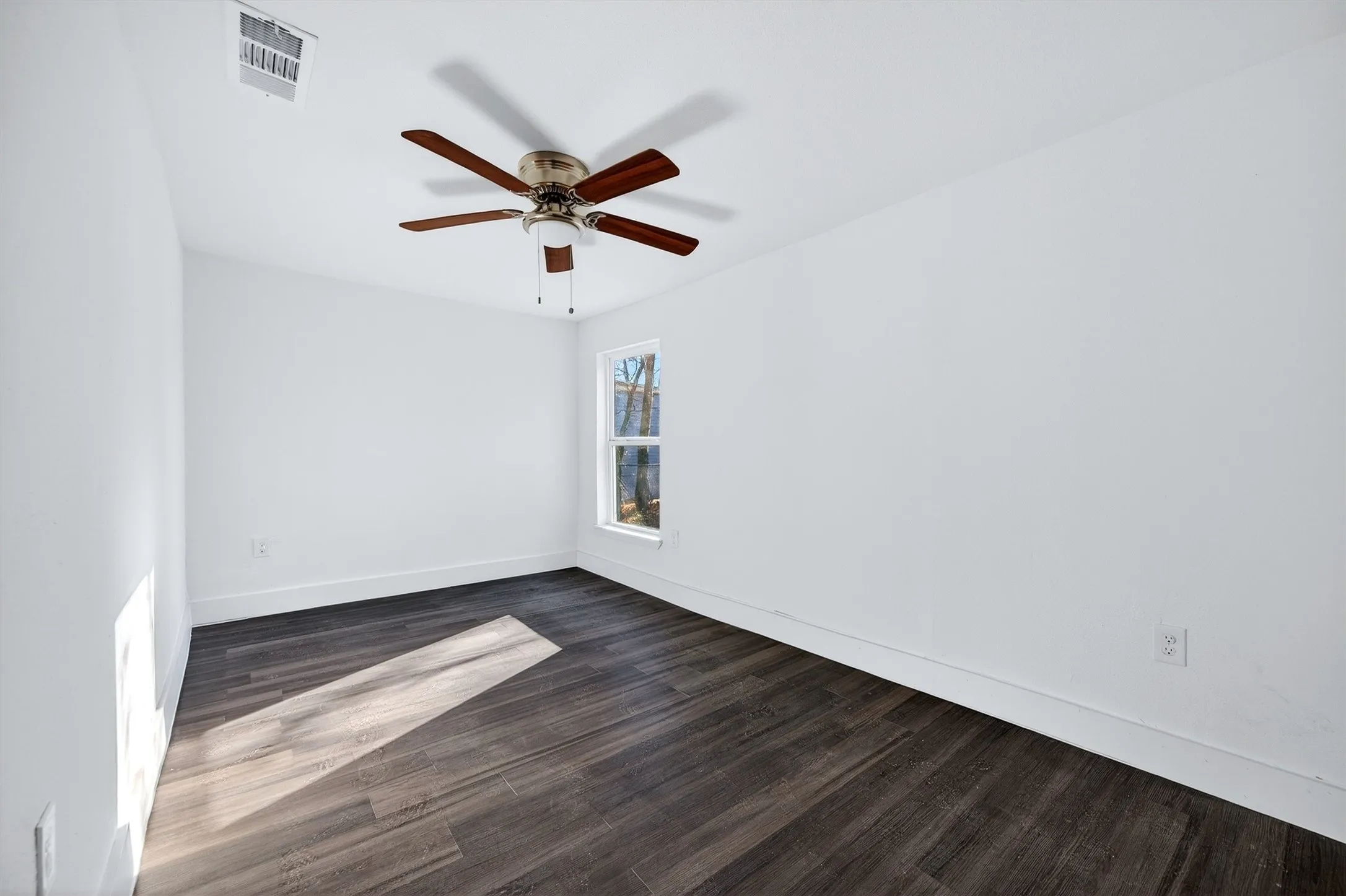 Single Family Residence For Sale in Grayson County , 710 E Lamar Street, Sherman, Texas 75090, 3 Bedroom, 2 Bathroom, Garage spaces, 1,374 Sqft, built in 1935, mls#21306471, Real Estate Agent in Sherman, Homes For Sale in Grayson county, Homes For Sale in Sherman, Realtor in Sherman Texas, Real Estate Brokerage Independent Realty Texas, Luminita Cordes Realtor