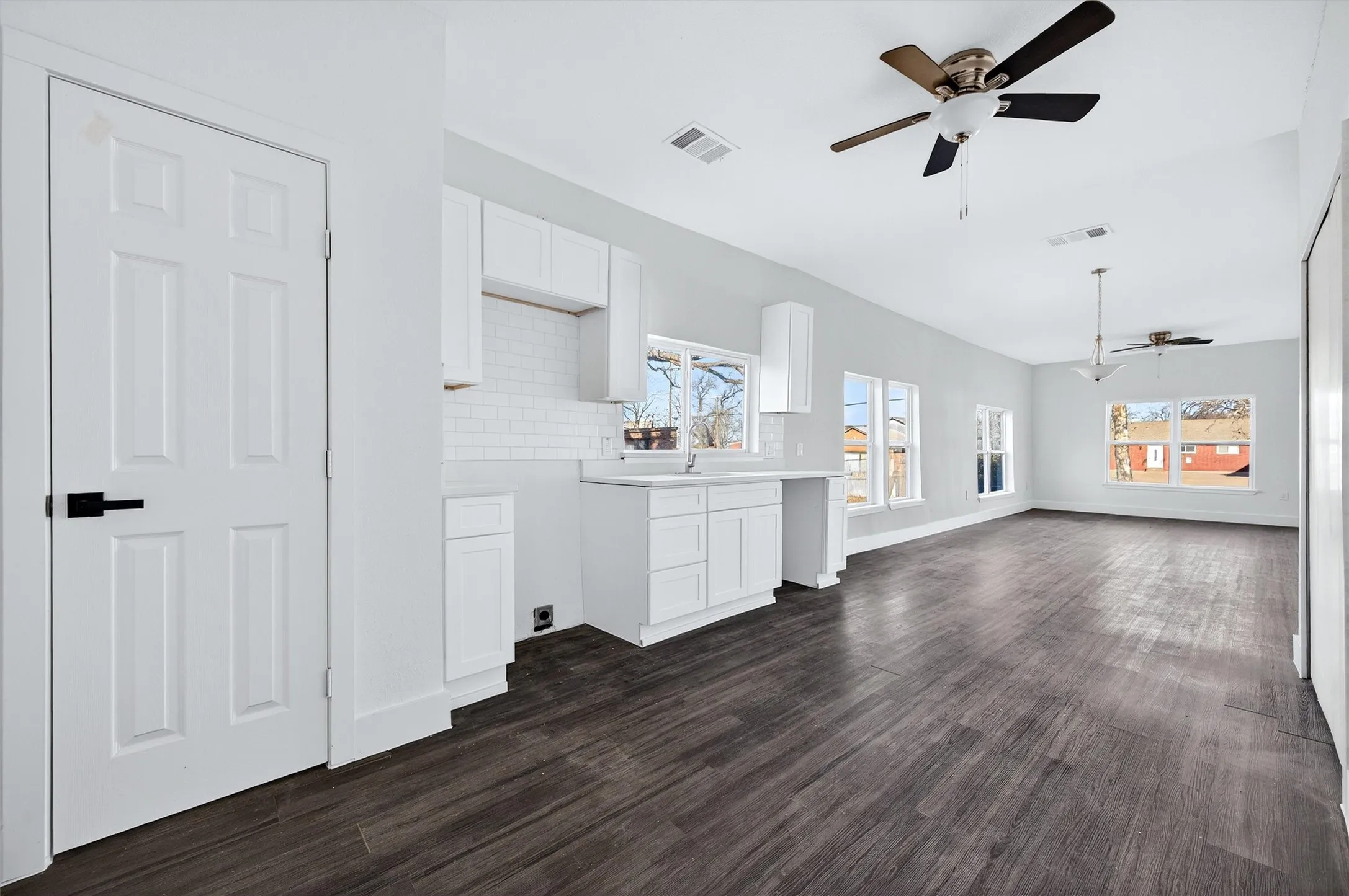 Single Family Residence For Sale in Grayson County , 710 E Lamar Street, Sherman, Texas 75090, 3 Bedroom, 2 Bathroom, Garage spaces, 1,374 Sqft, built in 1935, mls#21306471, Real Estate Agent in Sherman, Homes For Sale in Grayson county, Homes For Sale in Sherman, Realtor in Sherman Texas, Real Estate Brokerage Independent Realty Texas, Luminita Cordes Realtor
