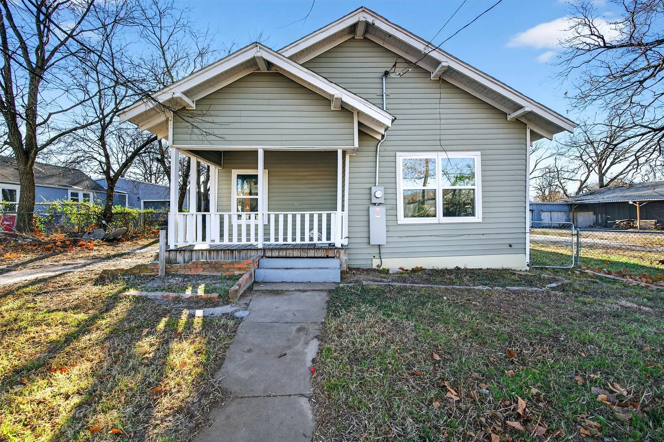 Single Family Residence For Sale in Grayson County , 710 E Lamar Street, Sherman, Texas 75090, 3 Bedroom, 2 Bathroom, Garage spaces, 1,374 Sqft, built in 1935, mls#21306471, Real Estate Agent in Sherman, Homes For Sale in Grayson county, Homes For Sale in Sherman, Realtor in Sherman Texas, Real Estate Brokerage Independent Realty Texas, Luminita Cordes Realtor