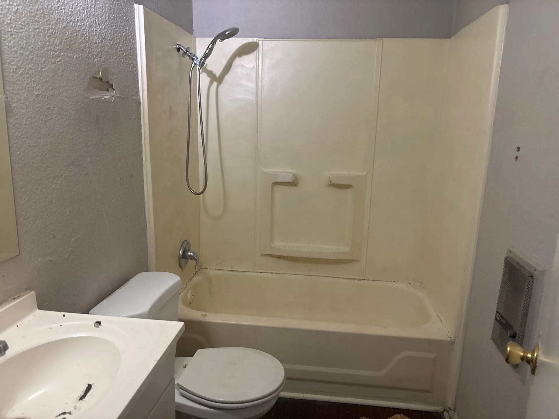 Single Family Residence For Sale in Dallas County , 2934 Kirven Street, Dallas, Texas 75227, 3 Bedrooms, 2 Bathrooms, 1 Garage spaces, 1,120 Sqft, built in 1950, Price $197,500, mls#21276518, Real Estate Agent in Dallas, Homes For Sale in Dallas county, Homes For Sale in Dallas, Realtor in Dallas Texas, Real Estate Brokerage Independent Realty Texas, Luminita Cordes Realtor