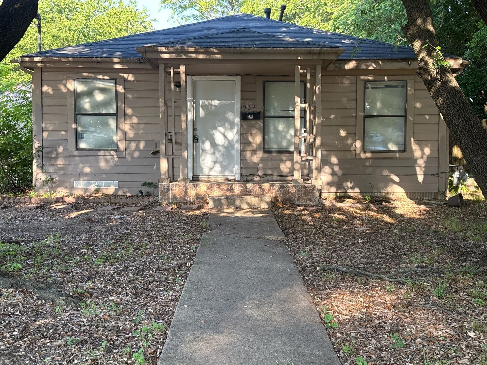 Single Family Residence For Sale in Dallas County , 2934 Kirven Street, Dallas, Texas 75227, 3 Bedrooms, 2 Bathrooms, 1 Garage spaces, 1,120 Sqft, built in 1950, Price $197,500, mls#21276518, Real Estate Agent in Dallas, Homes For Sale in Dallas county, Homes For Sale in Dallas, Realtor in Dallas Texas, Real Estate Brokerage Independent Realty Texas, Luminita Cordes Realtor