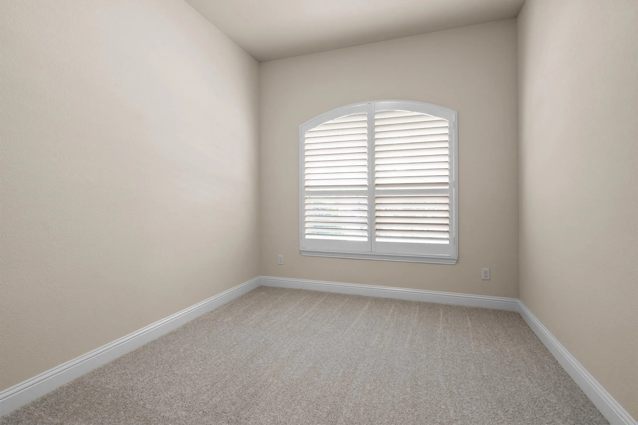Single Family Residence For Sale in Denton County , 1148 Grant Avenue, Lantana, Texas 76226, 5 Bedroom, 3 Bathroom, 2 Garage spaces, 3,616 Sqft, built in 2013, mls#21299858, Real Estate Agent in Lantana, Homes For Sale in Denton county, Homes For Sale in Lantana, Realtor in Lantana Texas, Real Estate Brokerage Independent Realty Texas, Luminita Cordes Realtor