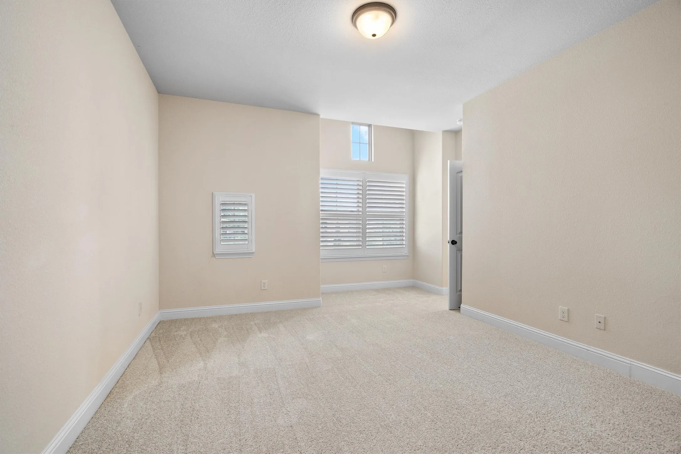 Single Family Residence For Sale in Denton County , 1148 Grant Avenue, Lantana, Texas 76226, 5 Bedroom, 3 Bathroom, 2 Garage spaces, 3,616 Sqft, built in 2013, mls#21299858, Real Estate Agent in Lantana, Homes For Sale in Denton county, Homes For Sale in Lantana, Realtor in Lantana Texas, Real Estate Brokerage Independent Realty Texas, Luminita Cordes Realtor