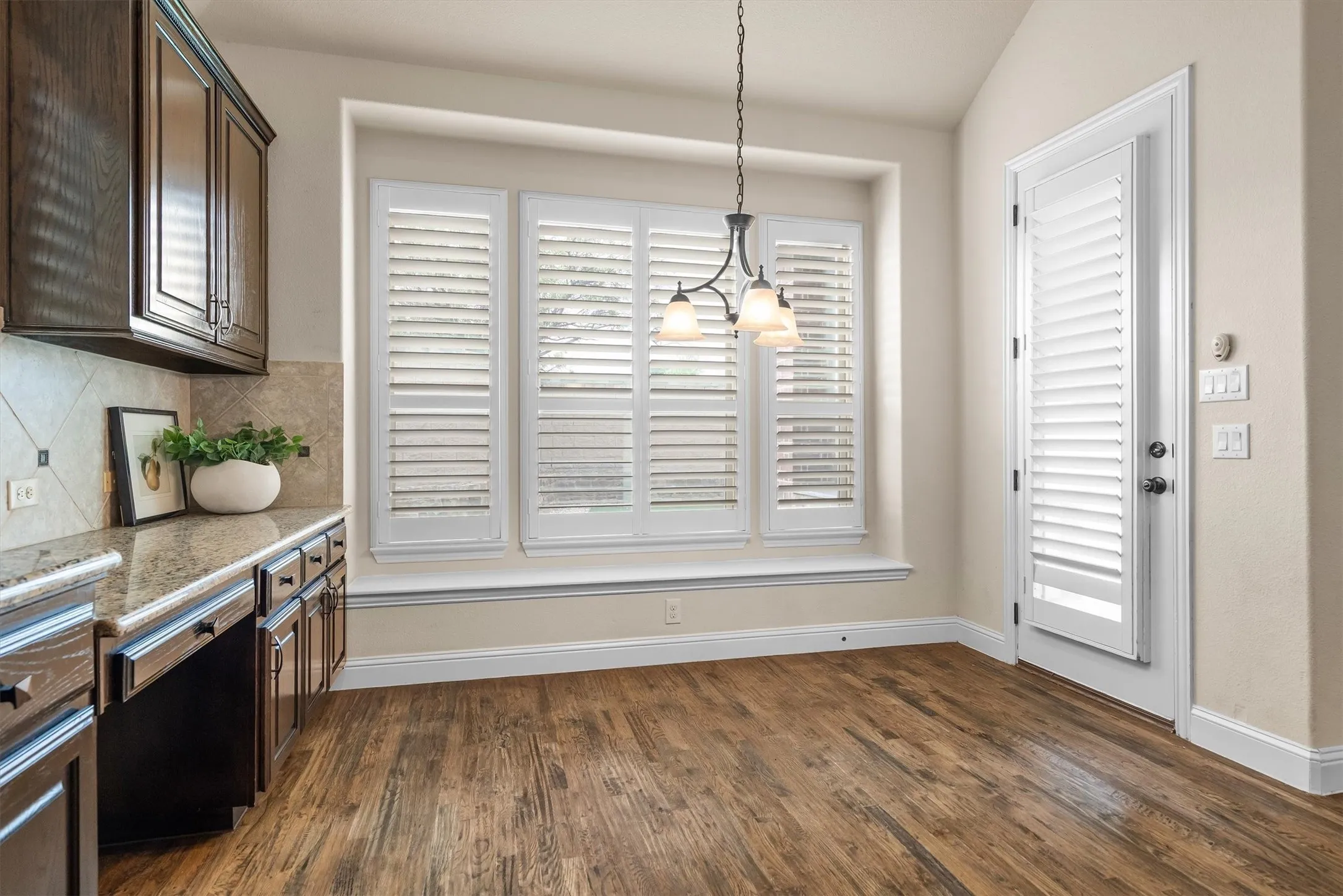 Single Family Residence For Sale in Denton County , 1148 Grant Avenue, Lantana, Texas 76226, 5 Bedroom, 3 Bathroom, 2 Garage spaces, 3,616 Sqft, built in 2013, mls#21299858, Real Estate Agent in Lantana, Homes For Sale in Denton county, Homes For Sale in Lantana, Realtor in Lantana Texas, Real Estate Brokerage Independent Realty Texas, Luminita Cordes Realtor