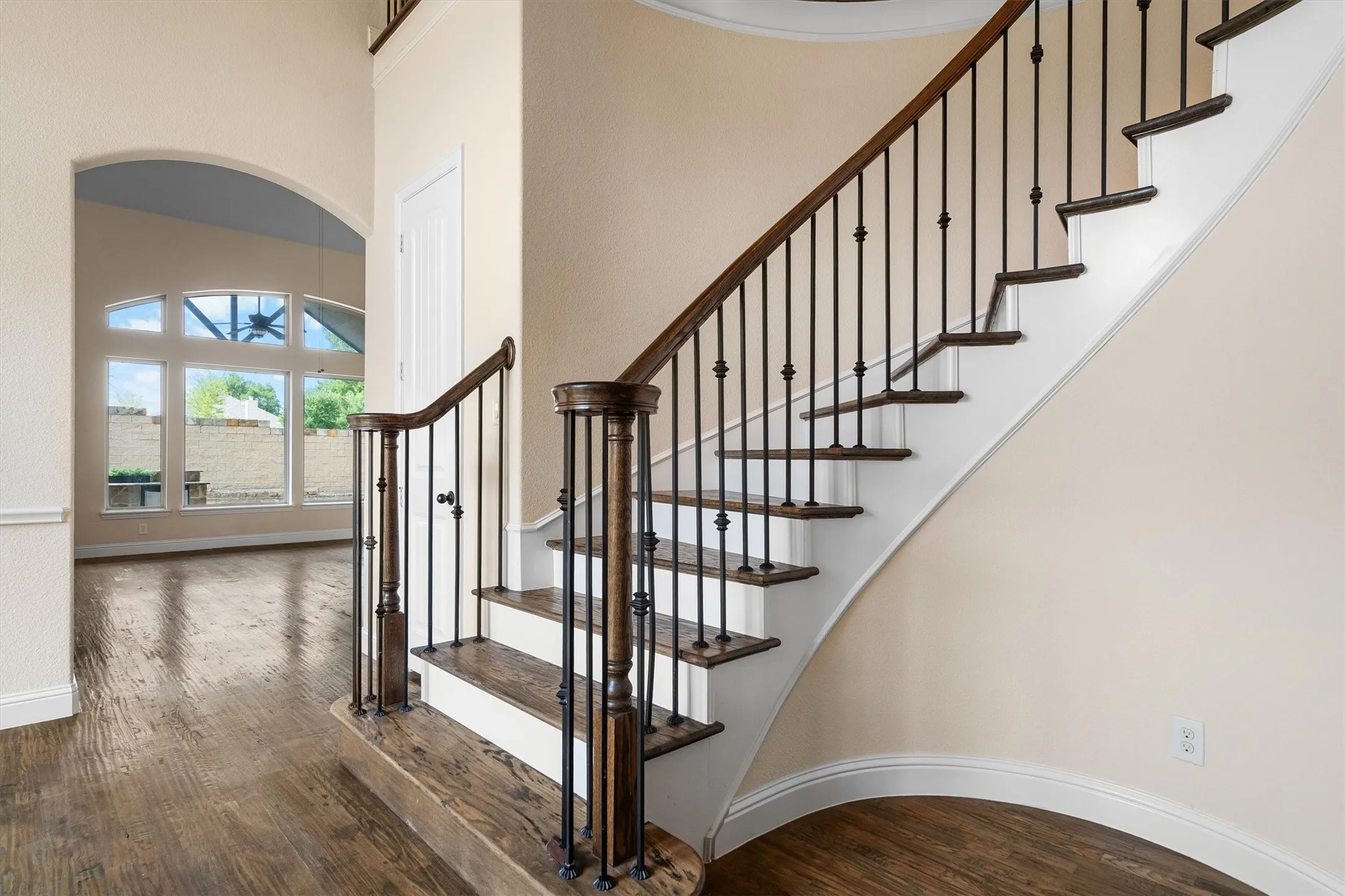Single Family Residence For Sale in Denton County , 1148 Grant Avenue, Lantana, Texas 76226, 5 Bedroom, 3 Bathroom, 2 Garage spaces, 3,616 Sqft, built in 2013, mls#21299858, Real Estate Agent in Lantana, Homes For Sale in Denton county, Homes For Sale in Lantana, Realtor in Lantana Texas, Real Estate Brokerage Independent Realty Texas, Luminita Cordes Realtor