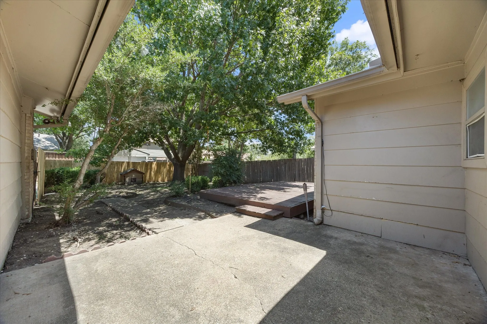 Single Family Residence For Rent in Dallas County , 2413 Village Green Drive, Garland, Texas 75044, 3 Bedroom, 2 Bathroom, 2 Garage spaces, 1,636 Sqft, built in 1974, mls#21306479, Real Estate Agent in Garland, Homes For Rent in Dallas county, Homes For Rent in Garland, Realtor in Garland Texas, Real Estate Brokerage Independent Realty Texas, Luminita Cordes Realtor