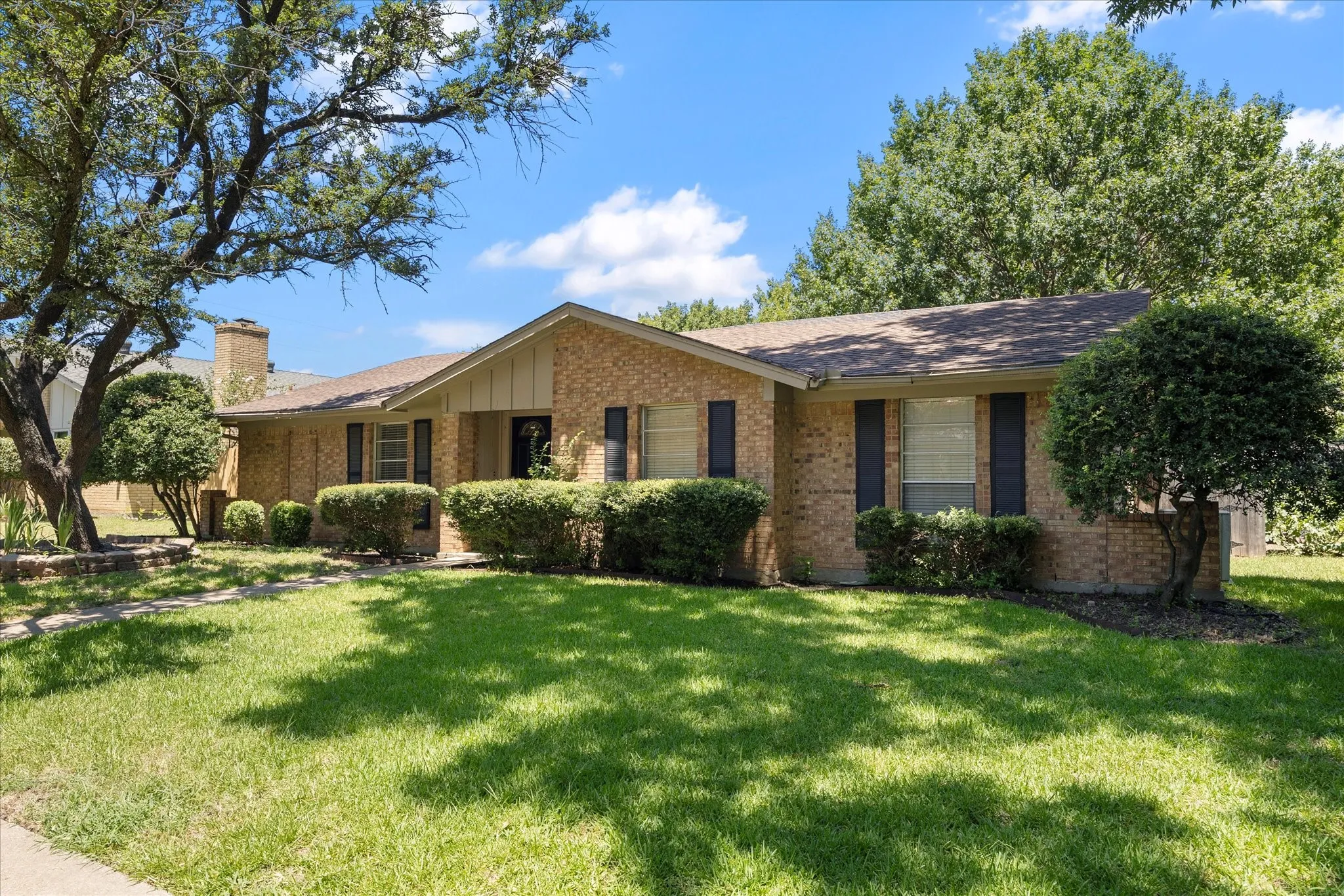Single Family Residence For Rent in Dallas County , 2413 Village Green Drive, Garland, Texas 75044, 3 Bedroom, 2 Bathroom, 2 Garage spaces, 1,636 Sqft, built in 1974, mls#21306479, Real Estate Agent in Garland, Homes For Rent in Dallas county, Homes For Rent in Garland, Realtor in Garland Texas, Real Estate Brokerage Independent Realty Texas, Luminita Cordes Realtor