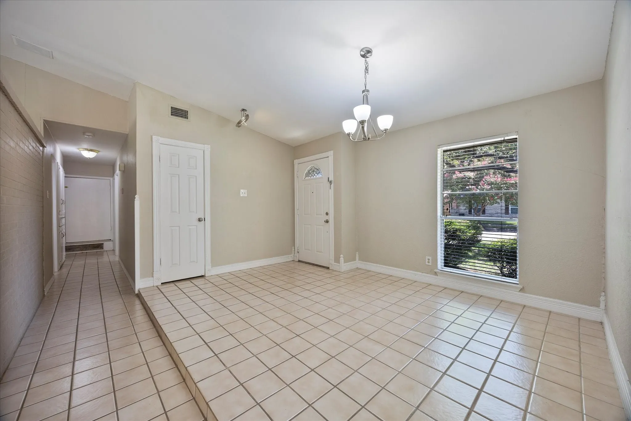 Single Family Residence For Rent in Dallas County , 2413 Village Green Drive, Garland, Texas 75044, 3 Bedroom, 2 Bathroom, 2 Garage spaces, 1,636 Sqft, built in 1974, mls#21306479, Real Estate Agent in Garland, Homes For Rent in Dallas county, Homes For Rent in Garland, Realtor in Garland Texas, Real Estate Brokerage Independent Realty Texas, Luminita Cordes Realtor