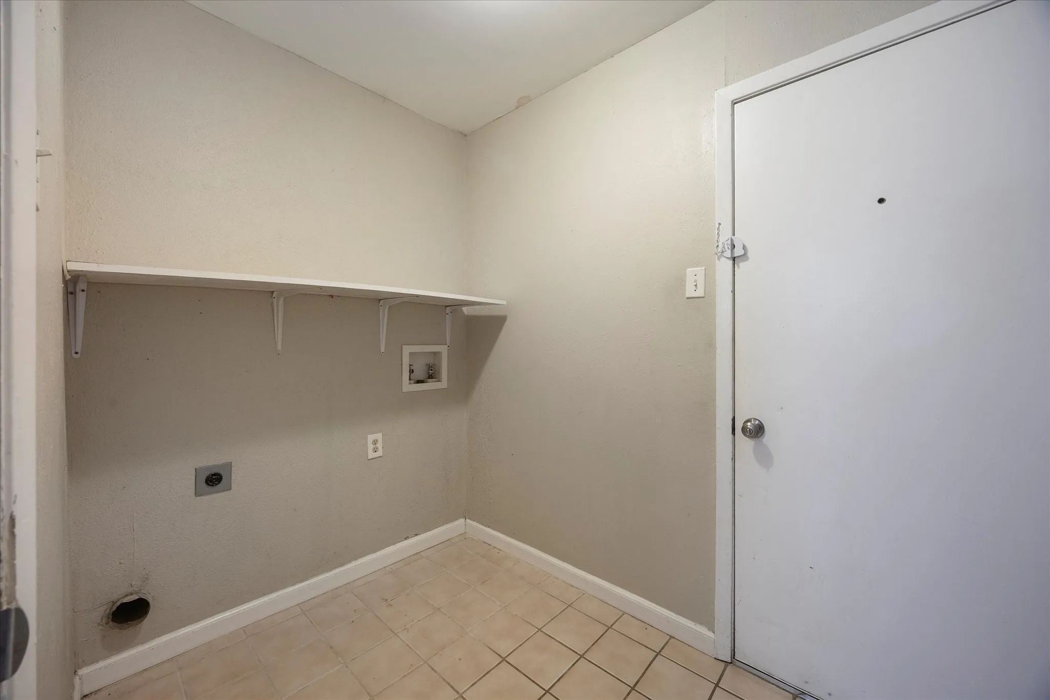 Single Family Residence For Rent in Dallas County , 2413 Village Green Drive, Garland, Texas 75044, 3 Bedroom, 2 Bathroom, 2 Garage spaces, 1,636 Sqft, built in 1974, mls#21306479, Real Estate Agent in Garland, Homes For Rent in Dallas county, Homes For Rent in Garland, Realtor in Garland Texas, Real Estate Brokerage Independent Realty Texas, Luminita Cordes Realtor